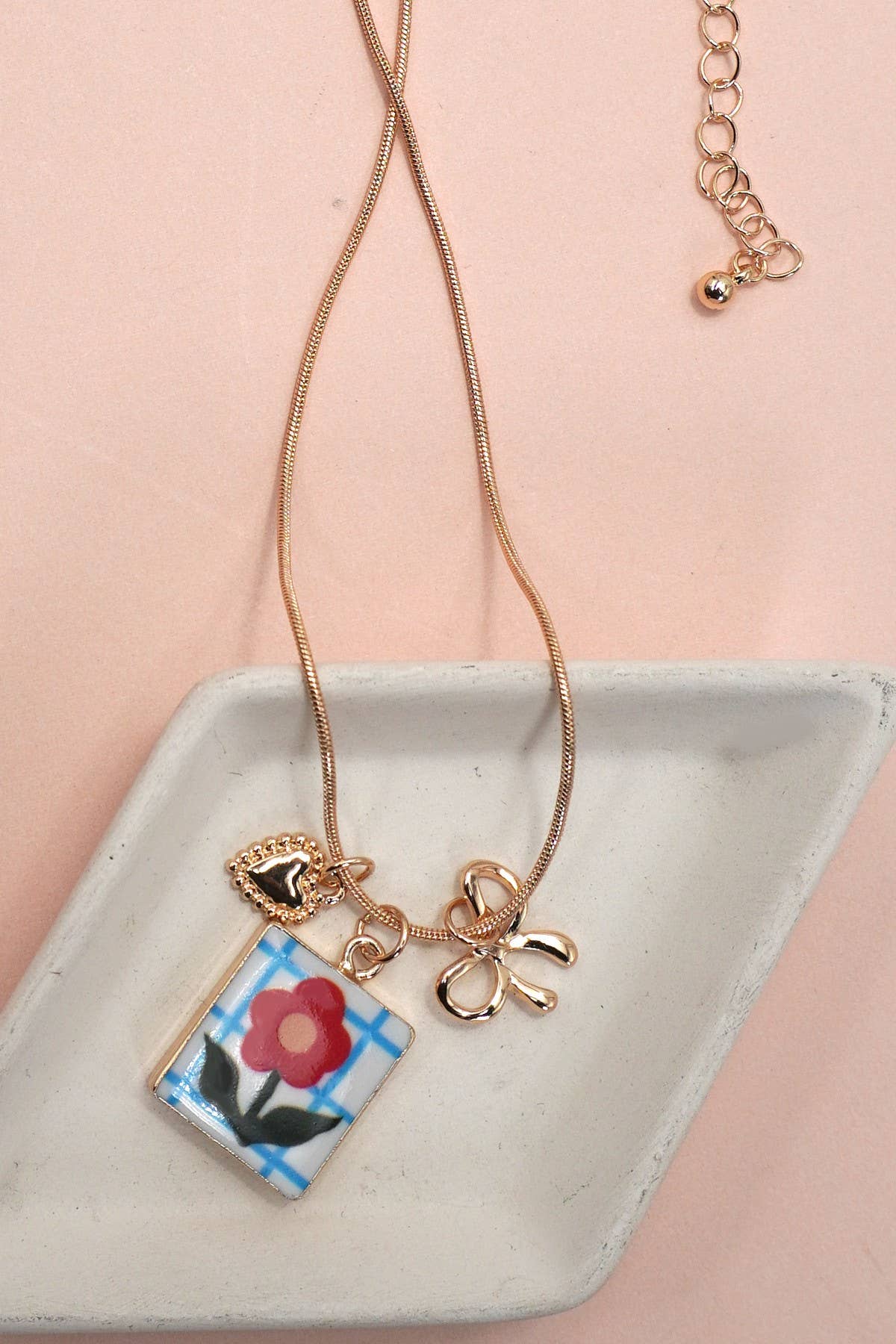 PORCELAIN CLUSTER CHARM BOW HEART NECKLACE | 80N91840 - Proper