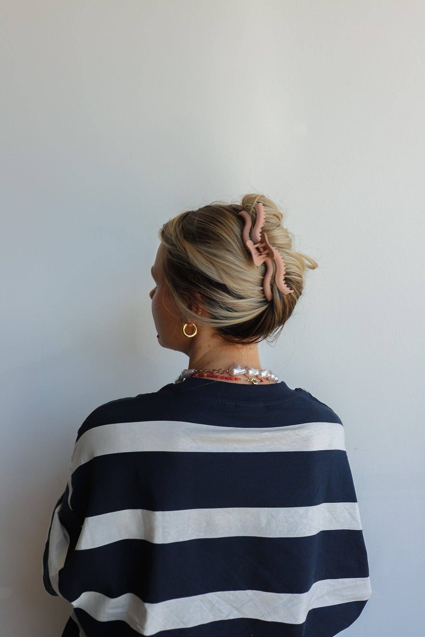 Kaxi Wavy Hold Everything Claw Clip - Proper