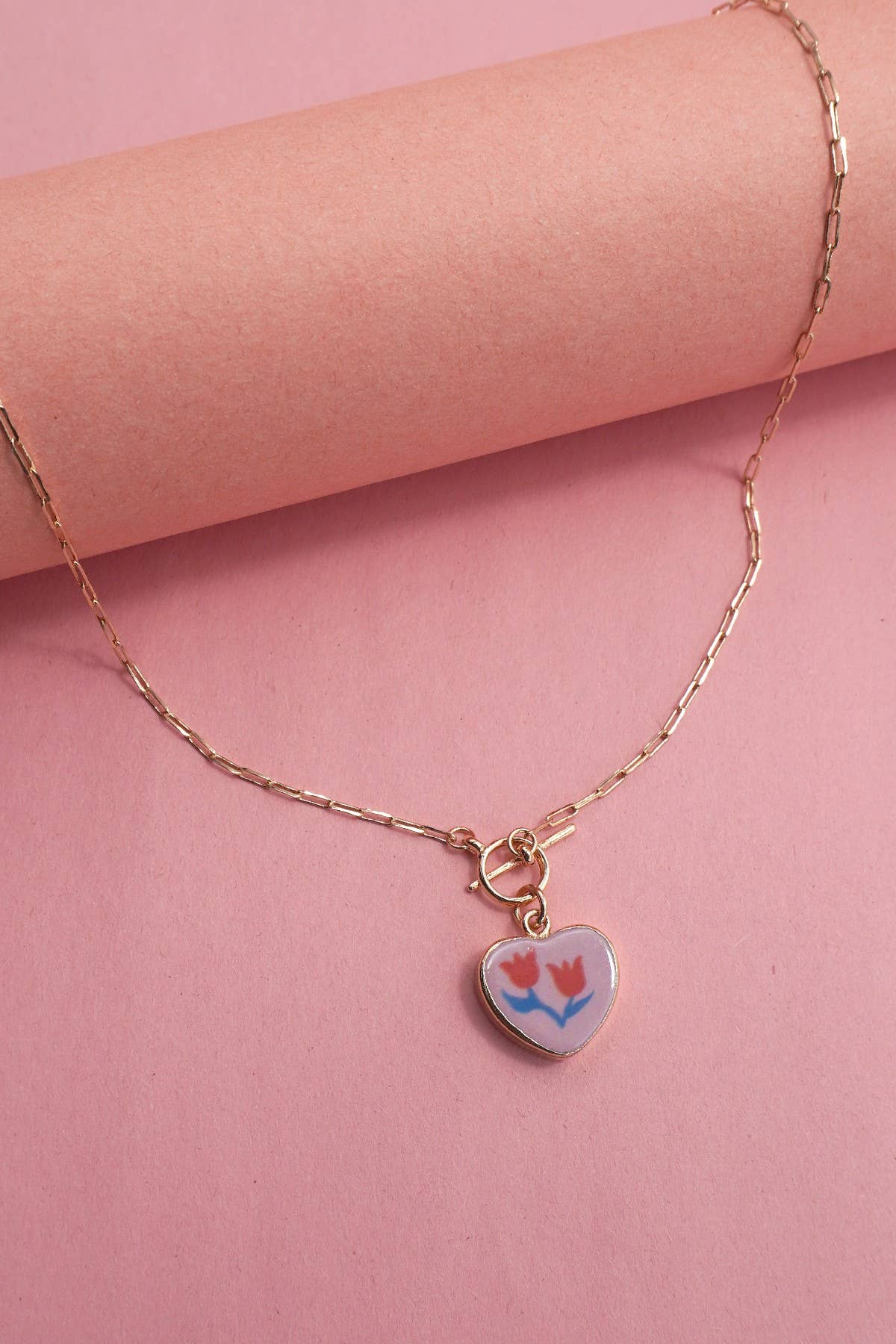 PORCELAIN FLOWER HEART CHARM TOGGLE NECKLACE | 80N91839 - Proper