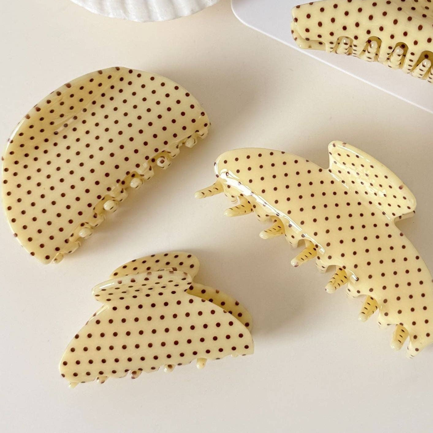 Vintage Polka Dots Acetate Hair Claws 8AS6HCP10 - Proper