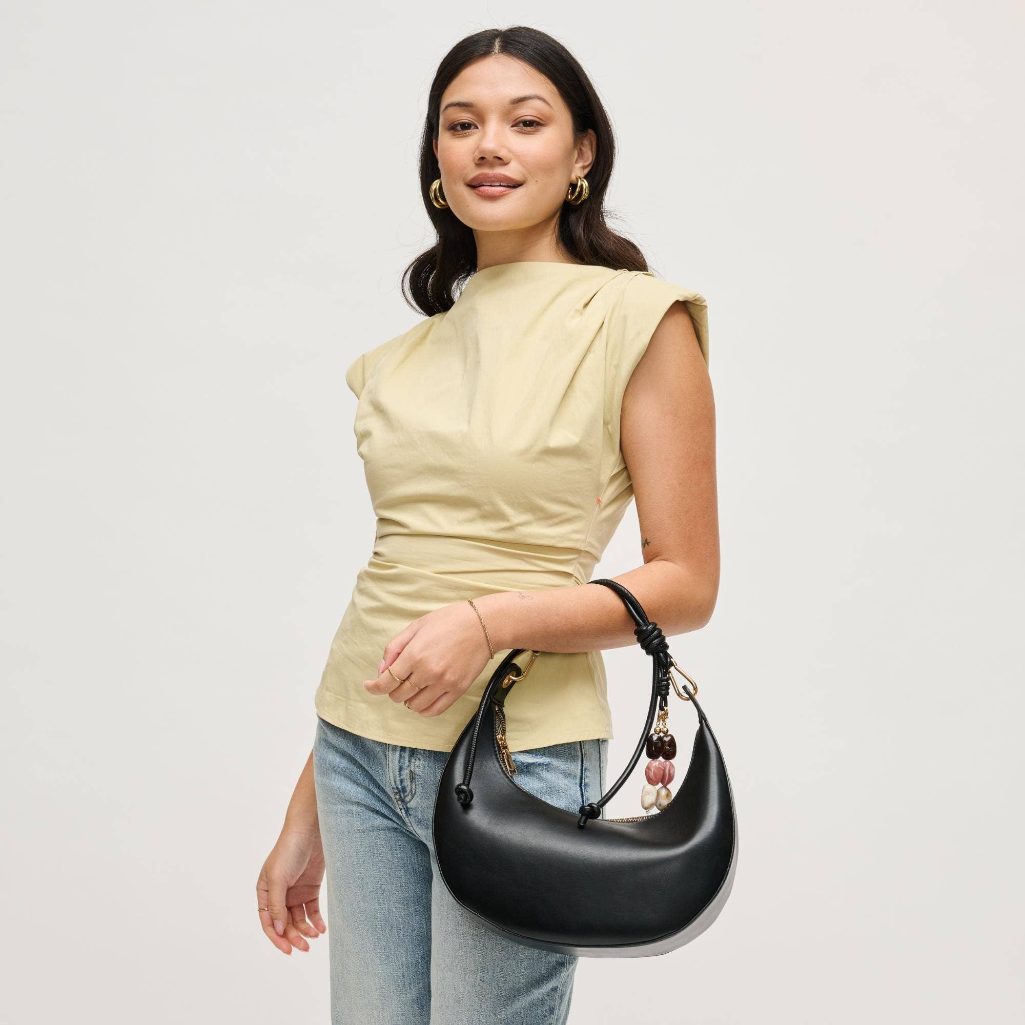 Emilia Hobo - Proper