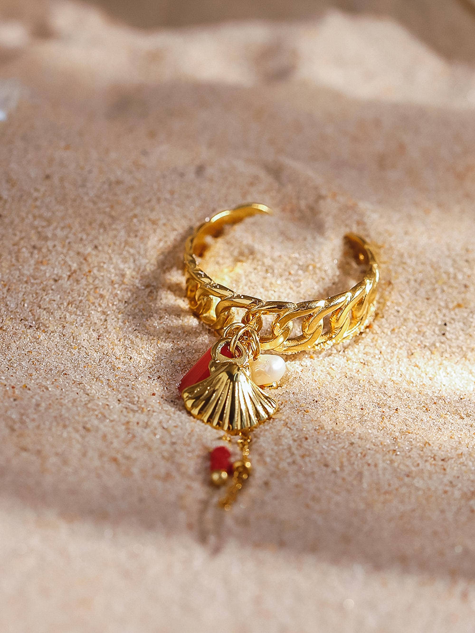 Shell Dangle Chain Ring