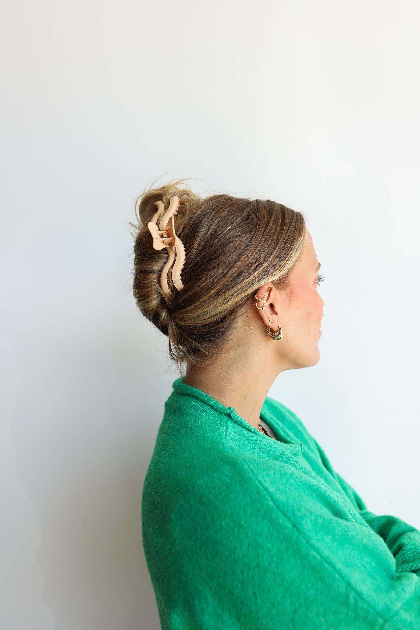 Kaxi Wavy Hold Everything Claw Clip - Proper