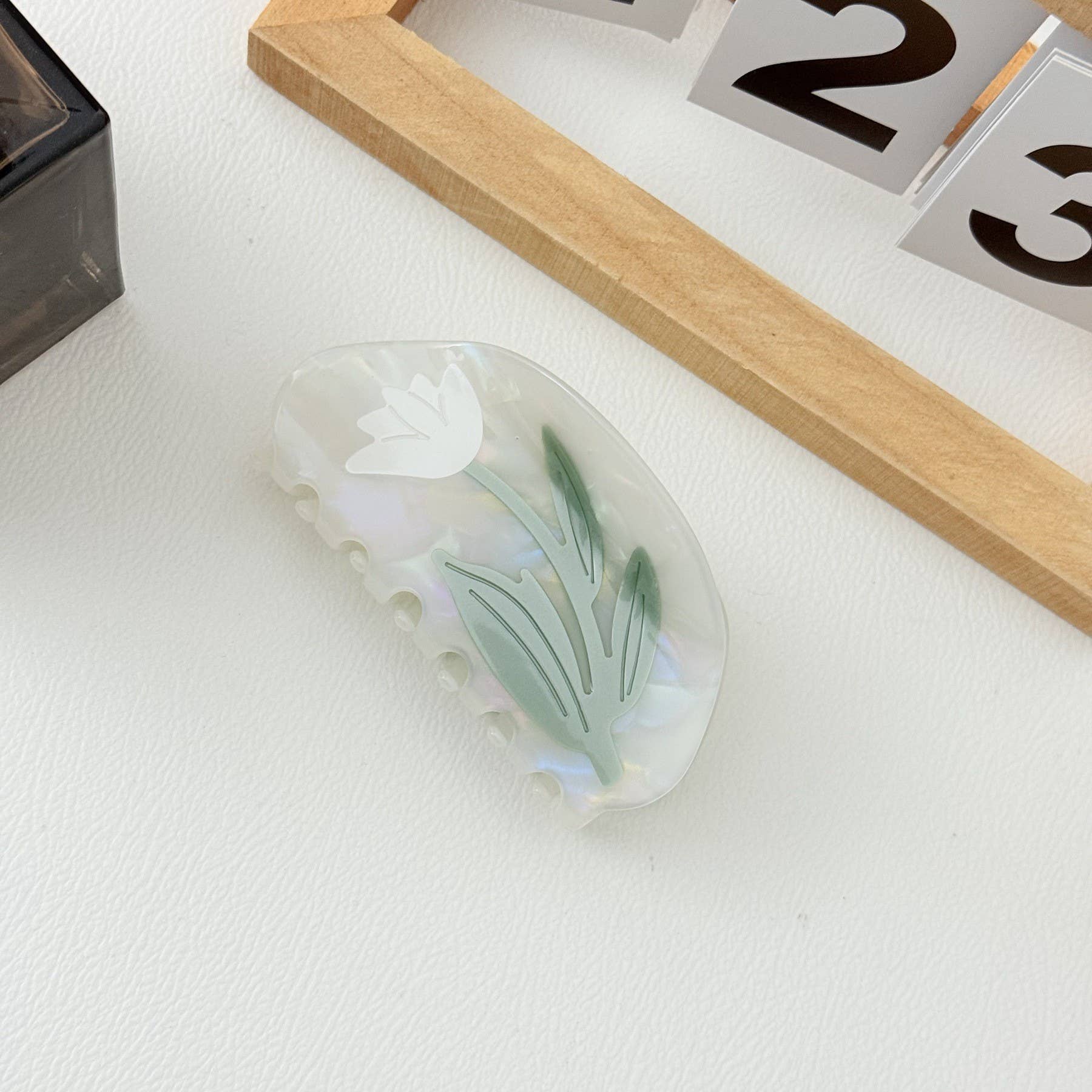 JUMBO FLOWER HAIR CLAW CLIPS | 40H970 - Proper