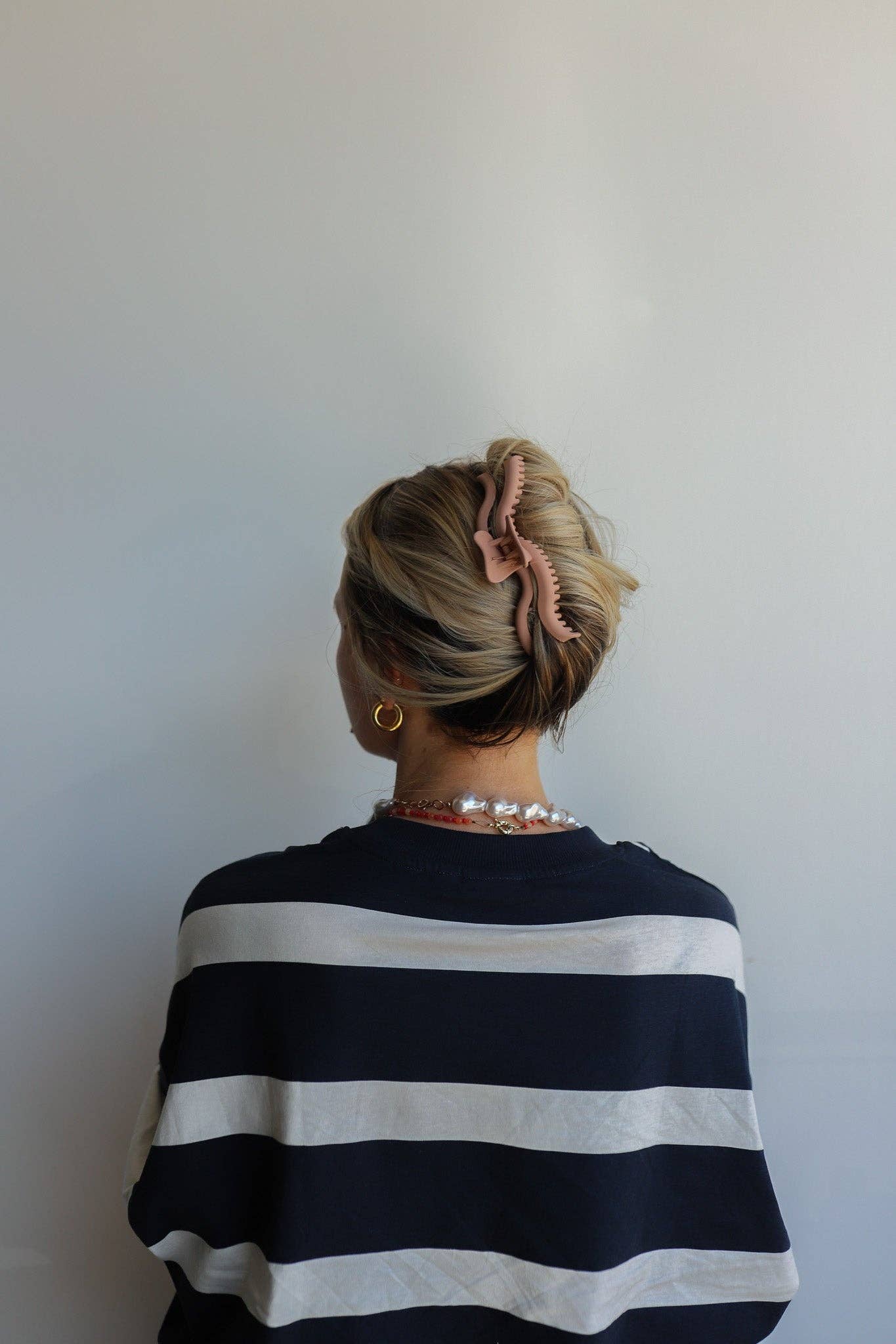 Kaxi Wavy Hold Everything Claw Clip - Proper