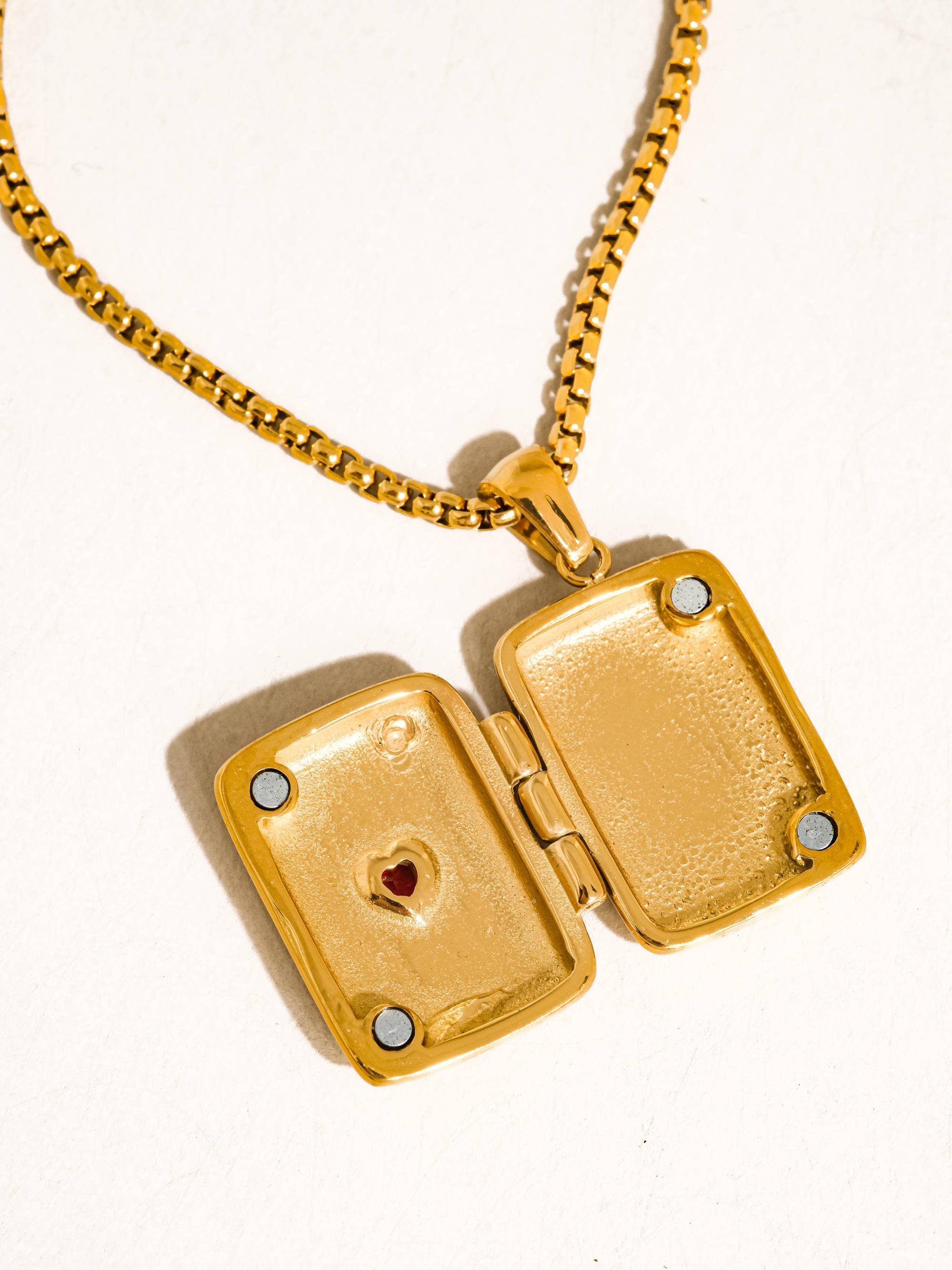 Lavande 18K Gold Non-Tarnish Heart Locket Pendant Necklace - Proper