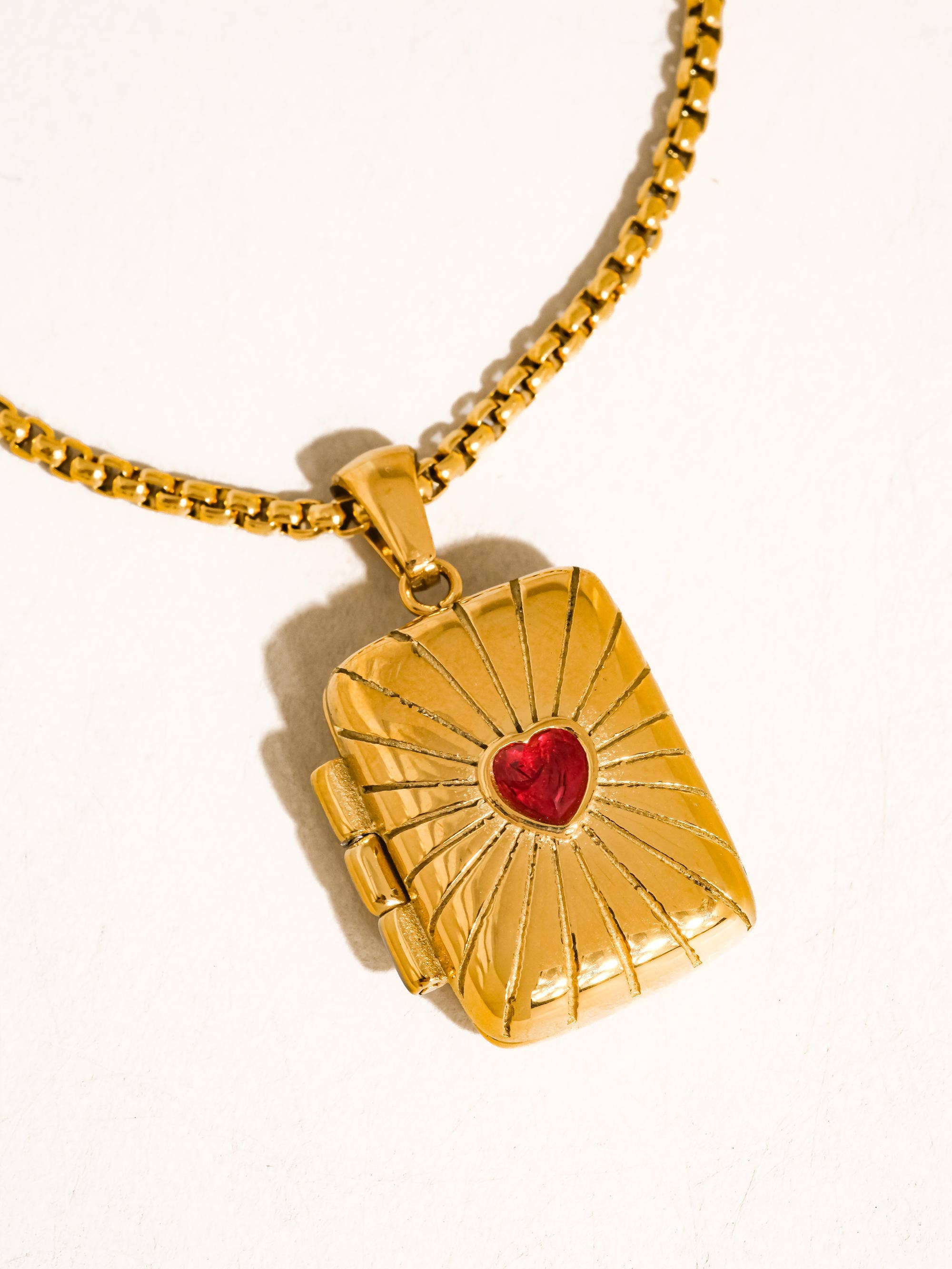 Lavande 18K Gold Non-Tarnish Heart Locket Pendant Necklace - Proper