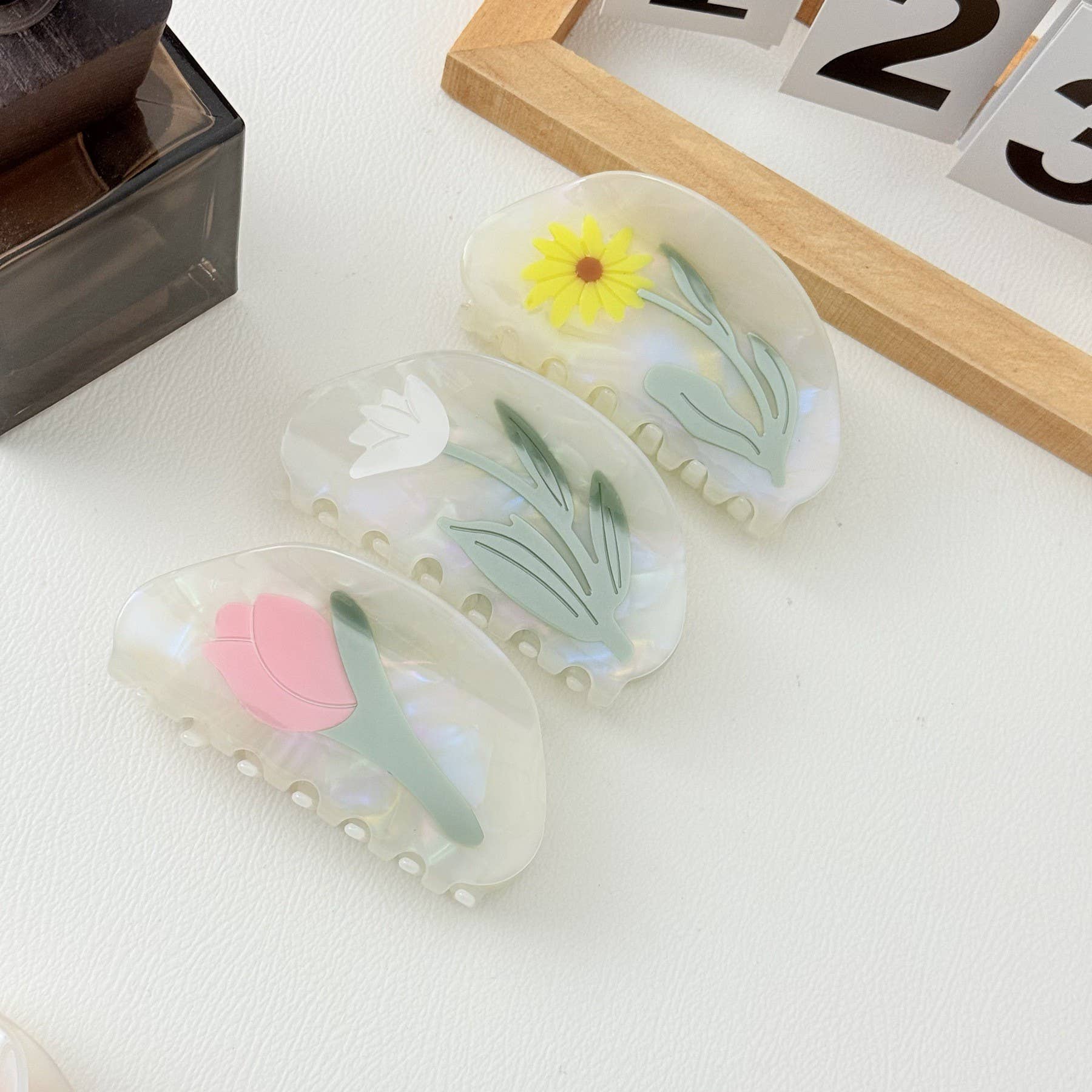 JUMBO FLOWER HAIR CLAW CLIPS | 40H970 - Proper