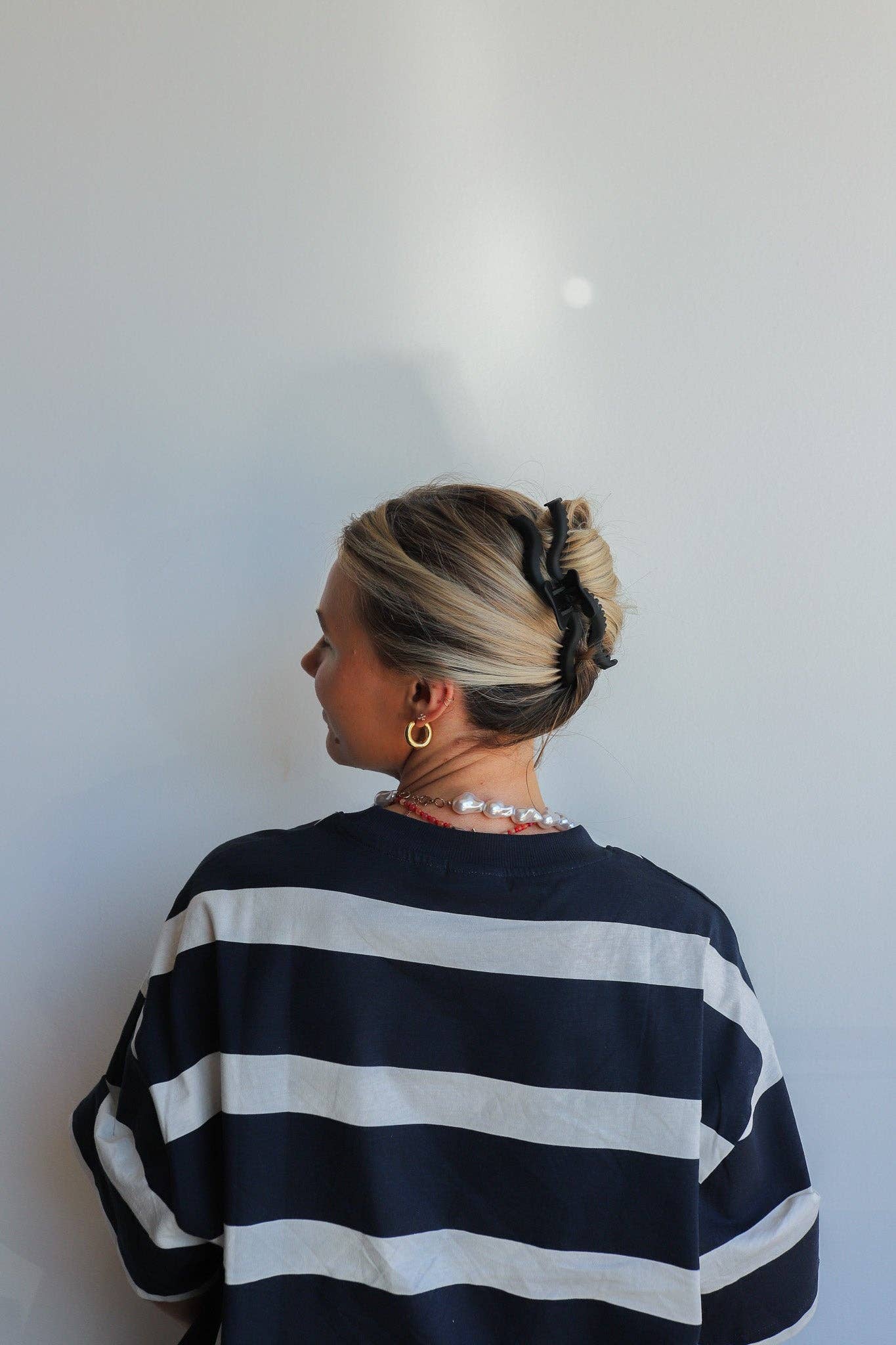 Kaxi Wavy Hold Everything Claw Clip - Proper