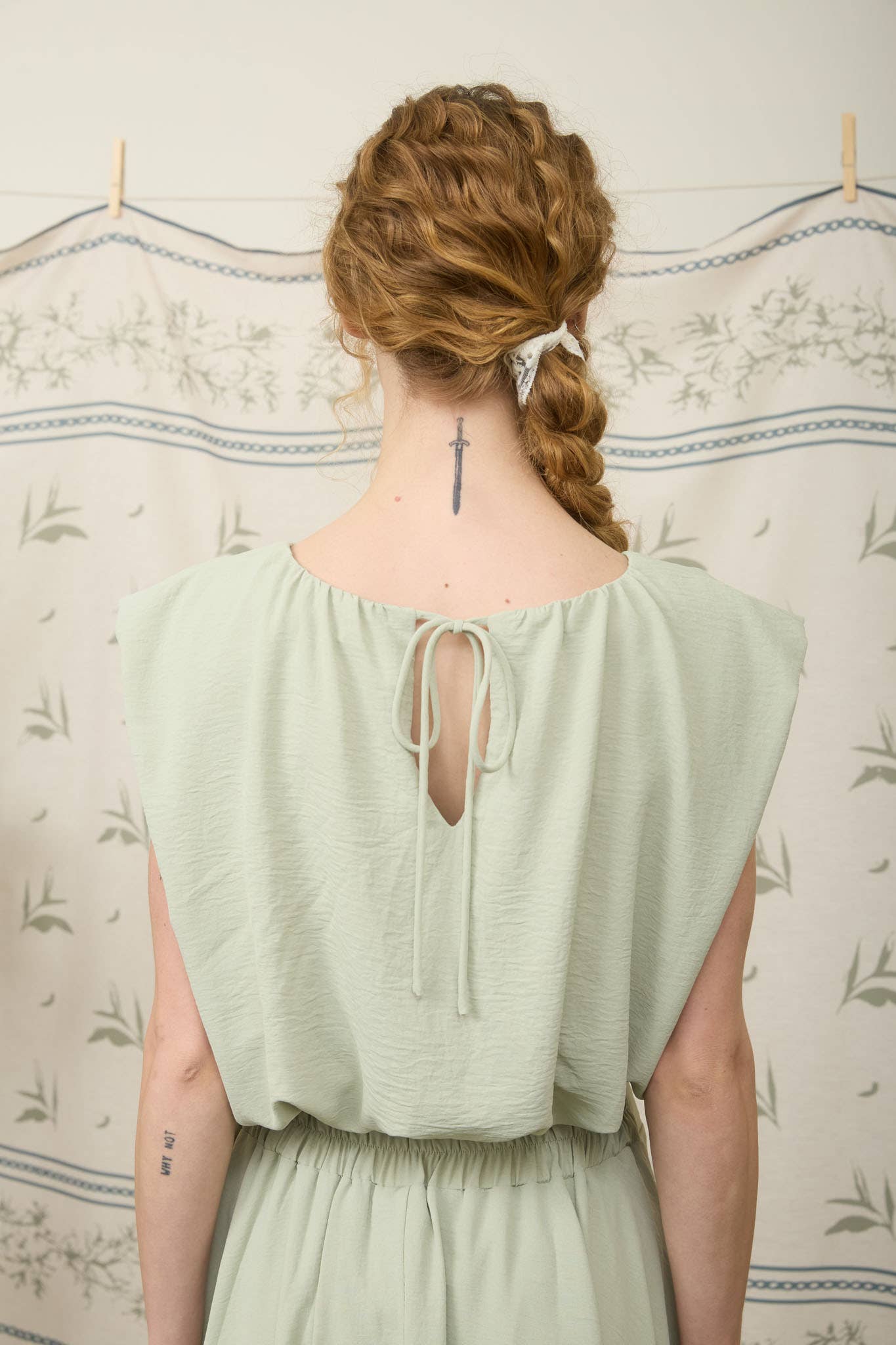 SLEEVELESS BALLOON CROP TOP - Proper