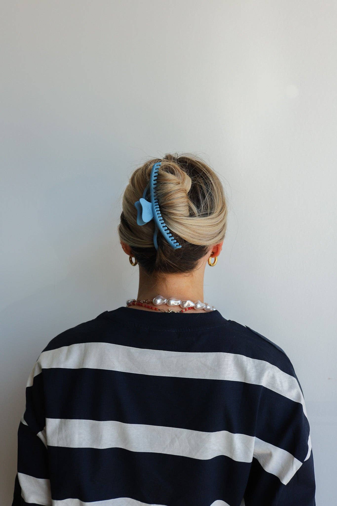 Kaxi Wavy Hold Everything Claw Clip - Proper