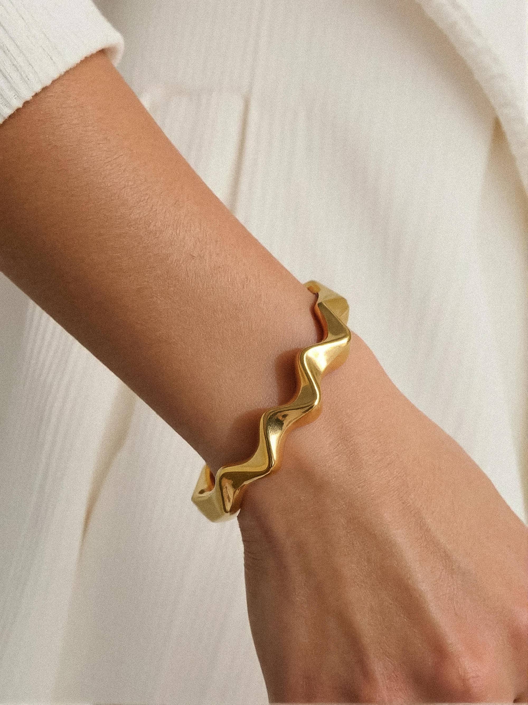 Zauris Wave Cuff Bracelet