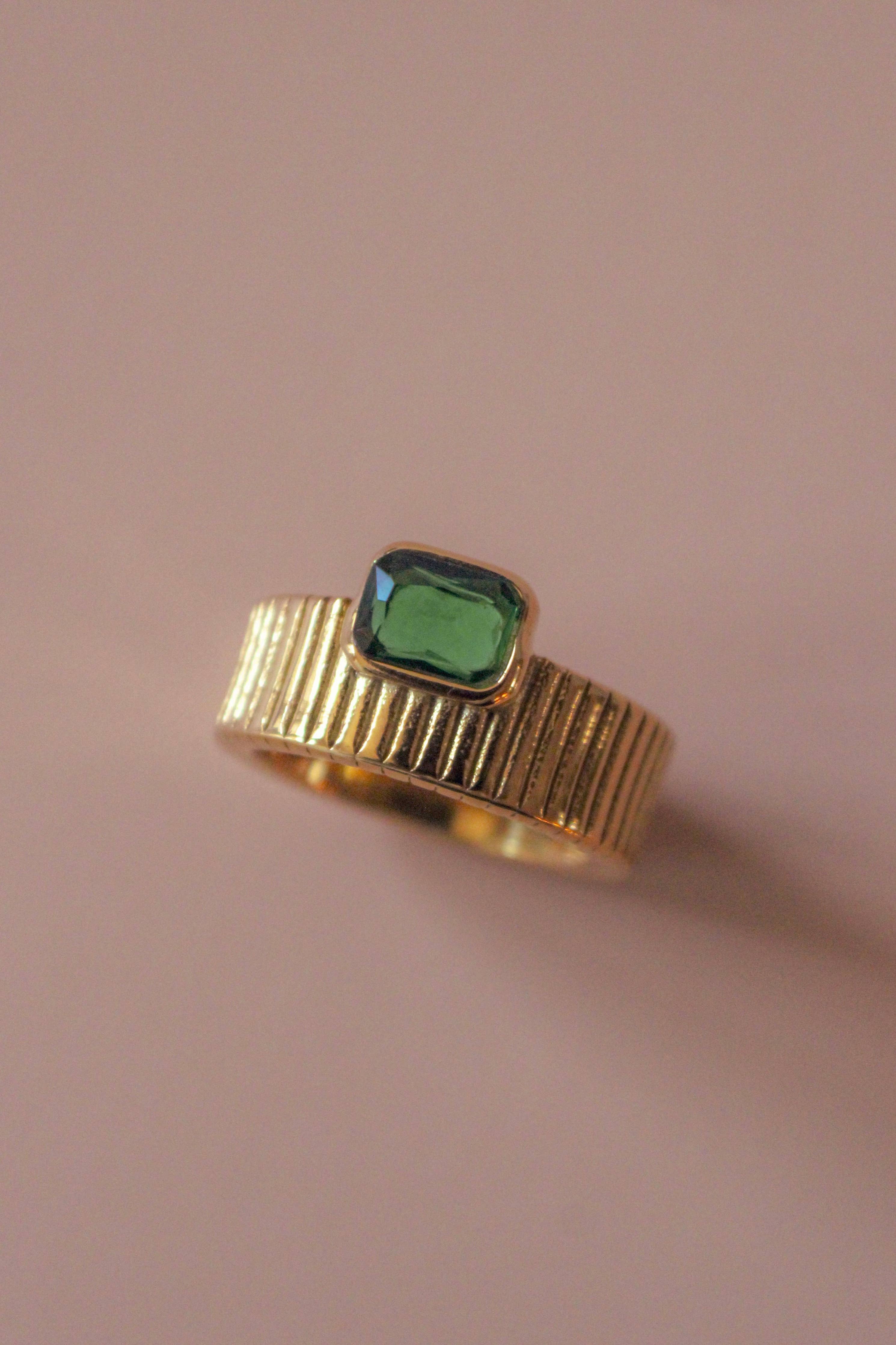 Lucienne Ring - Proper