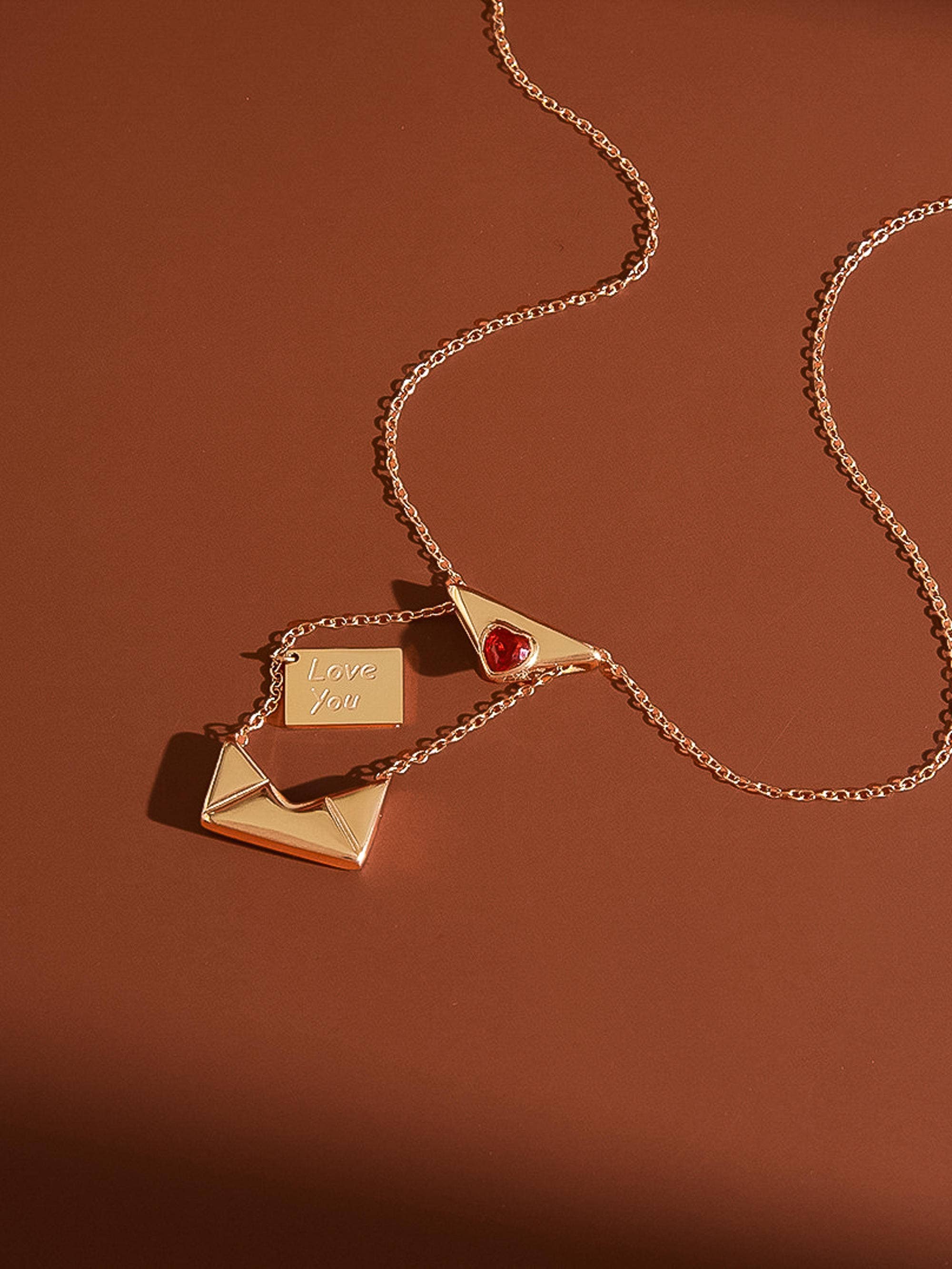 Letter 18K Gold Non-Tarnish Love Letter Heart Necklace - Proper