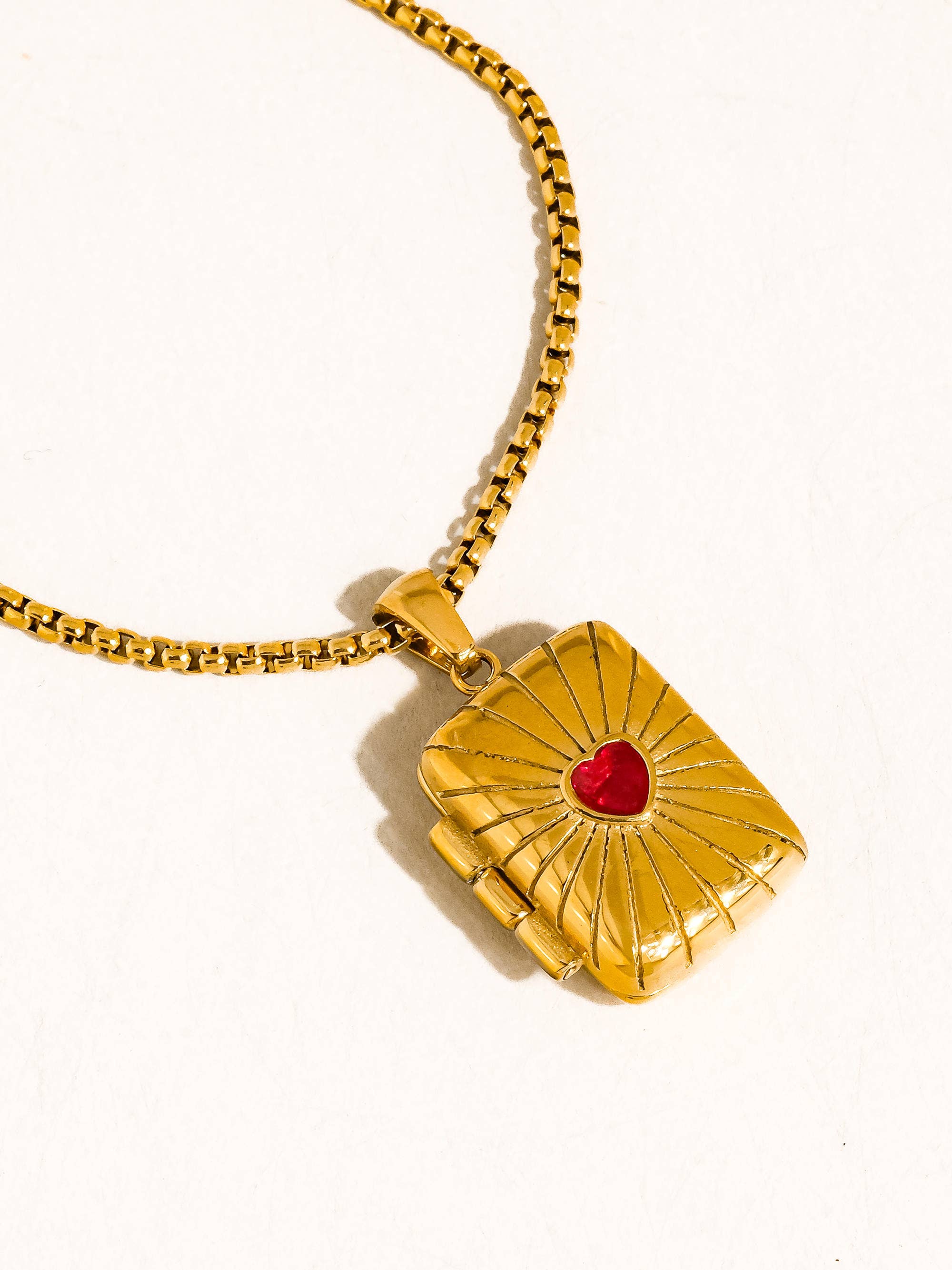 Lavande 18K Gold Non-Tarnish Heart Locket Pendant Necklace - Proper