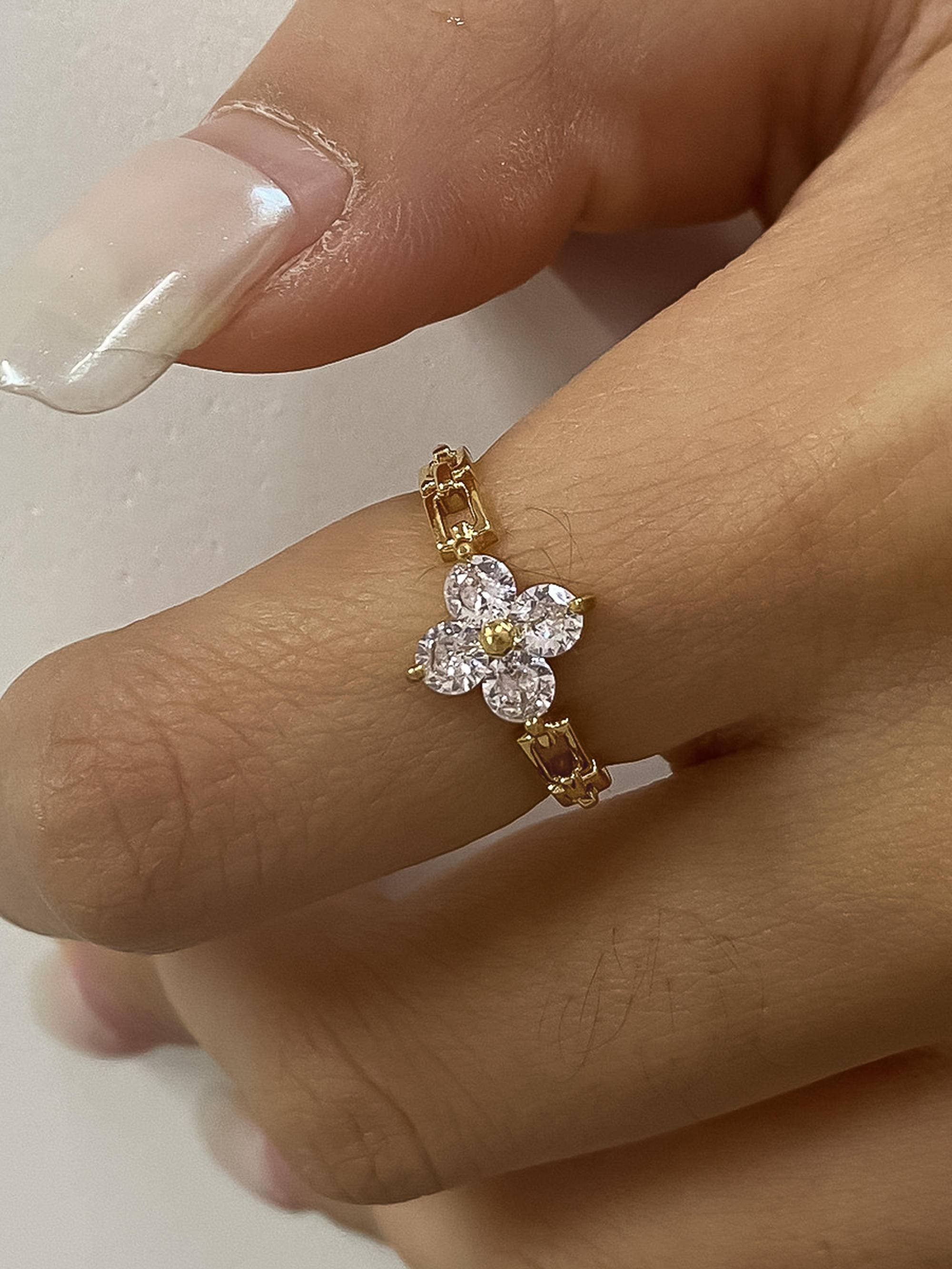 Finn Flower Chain Ring
