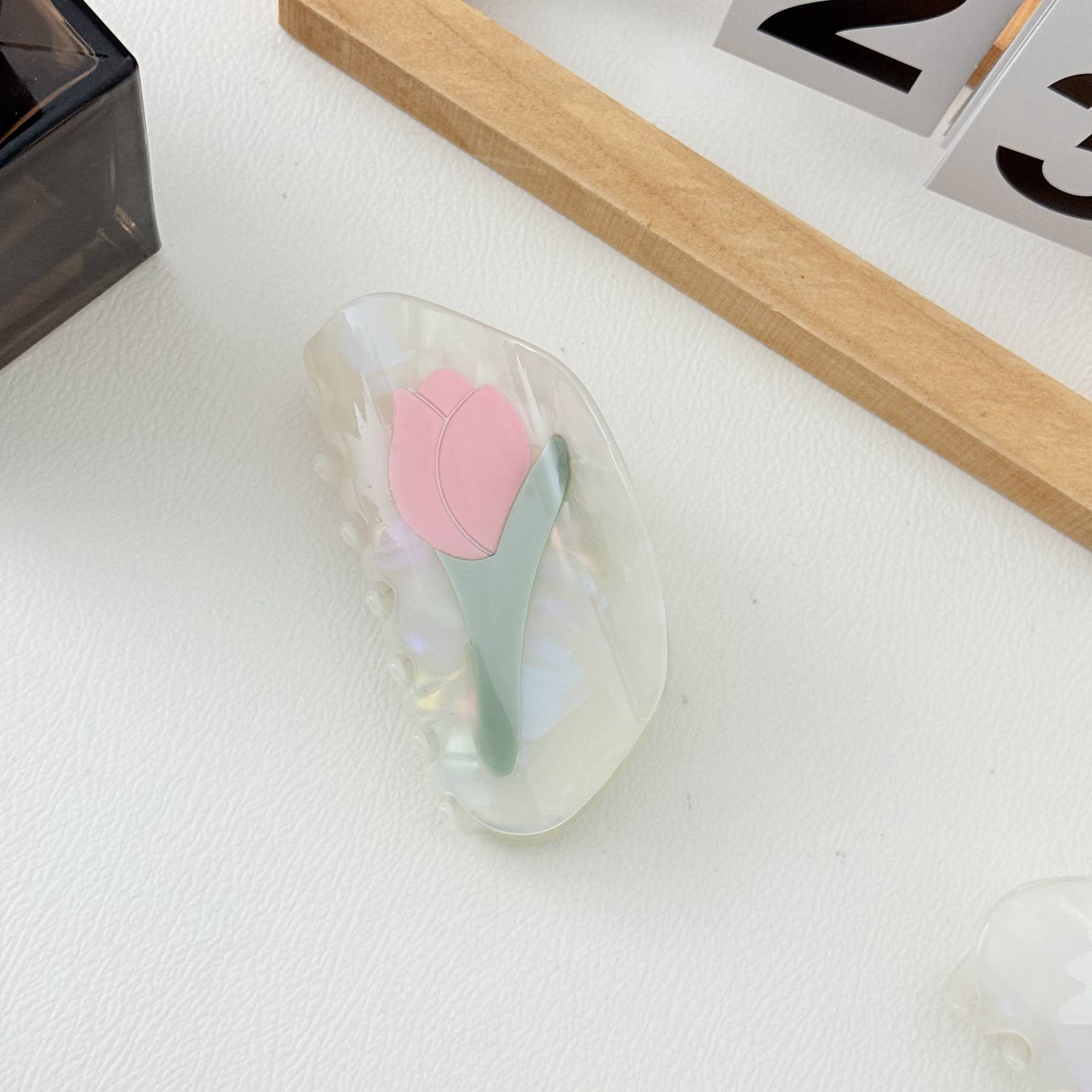 JUMBO FLOWER HAIR CLAW CLIPS | 40H970 - Proper