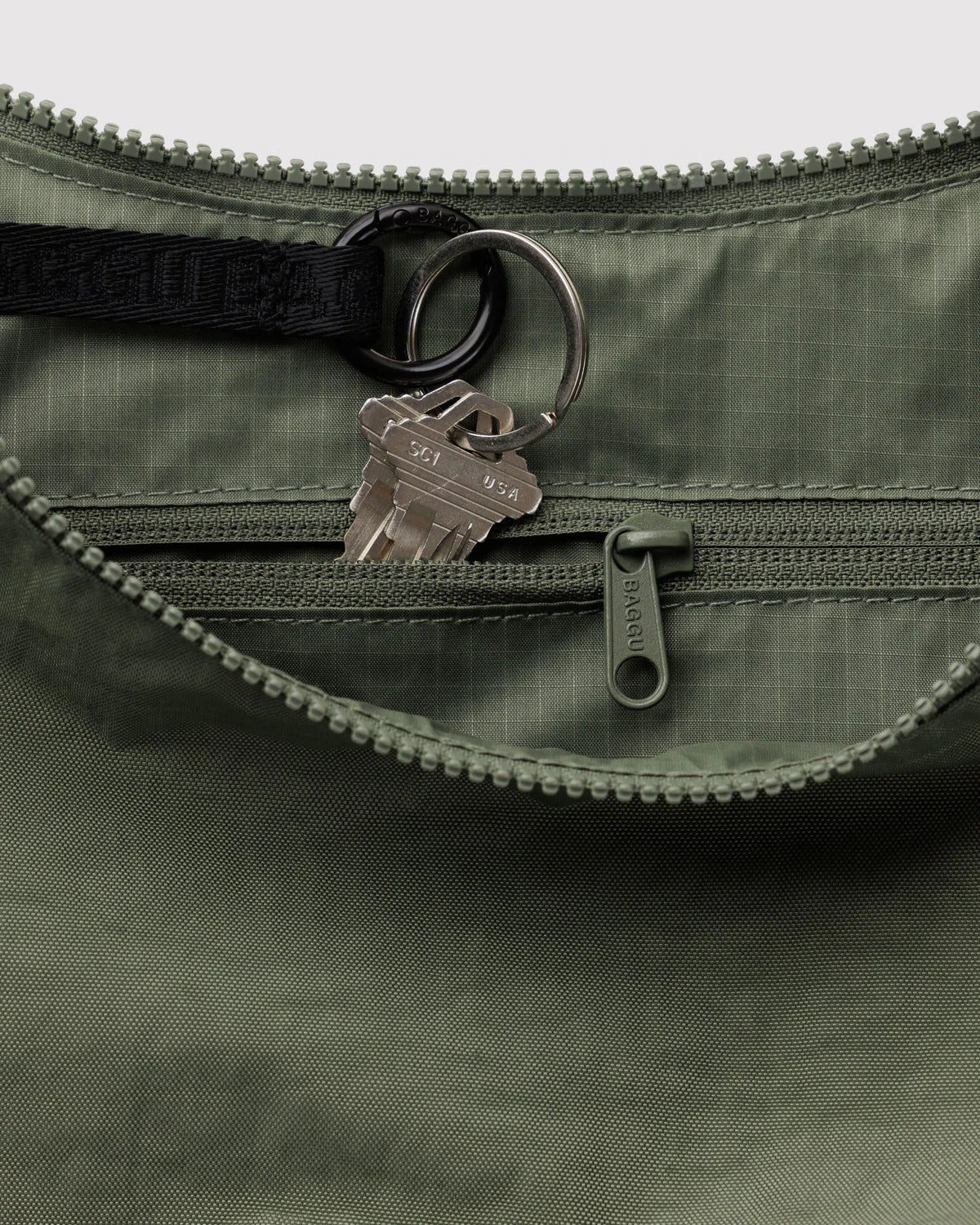 Baggu Medium Nylon Crescent Bag - Caper