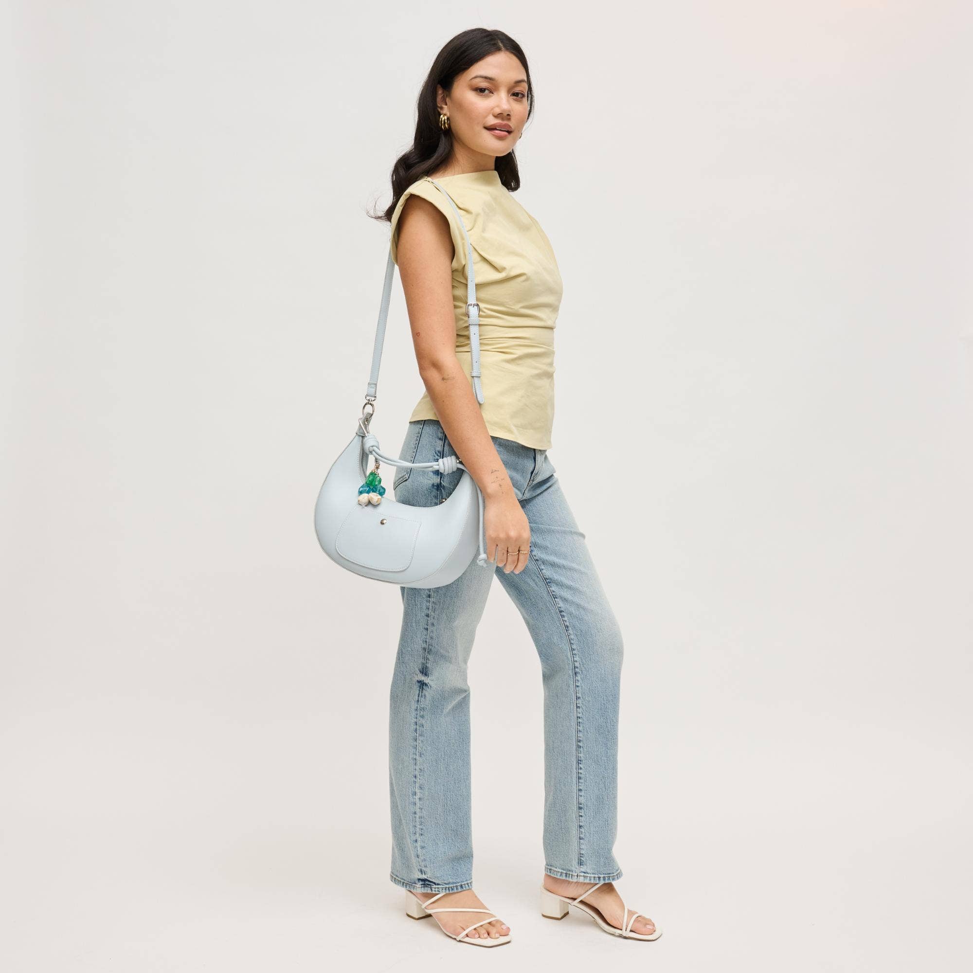 Emilia Hobo - Proper
