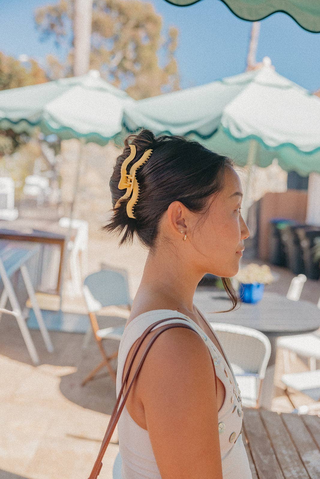 Kaxi Wavy Hold Everything Claw Clip - Proper