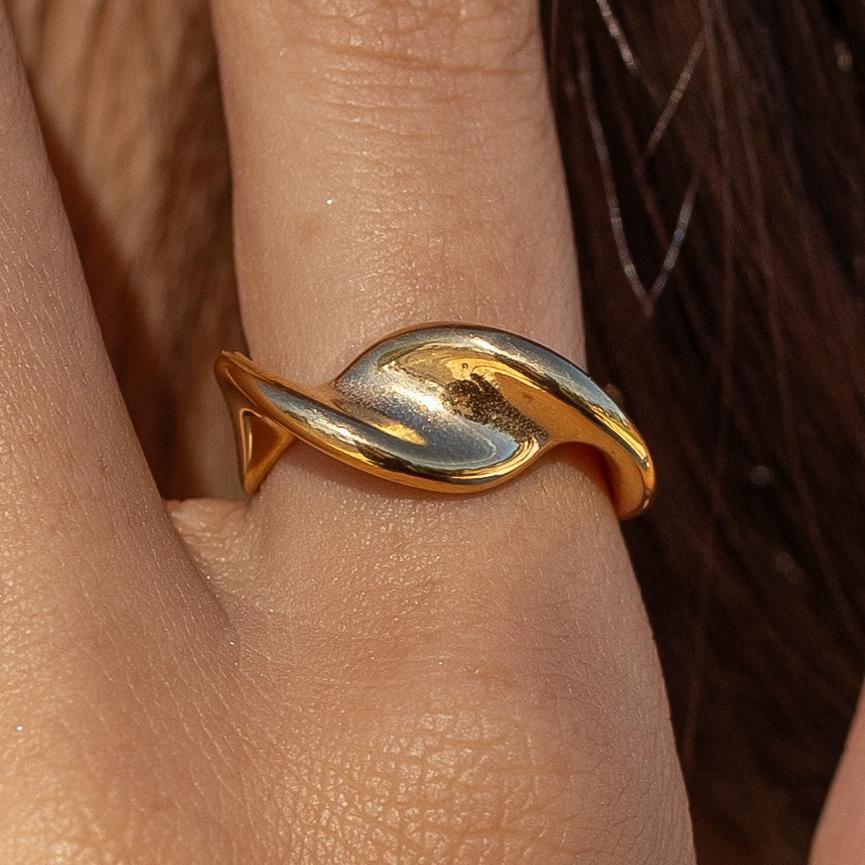 En Pointe Ring - Proper