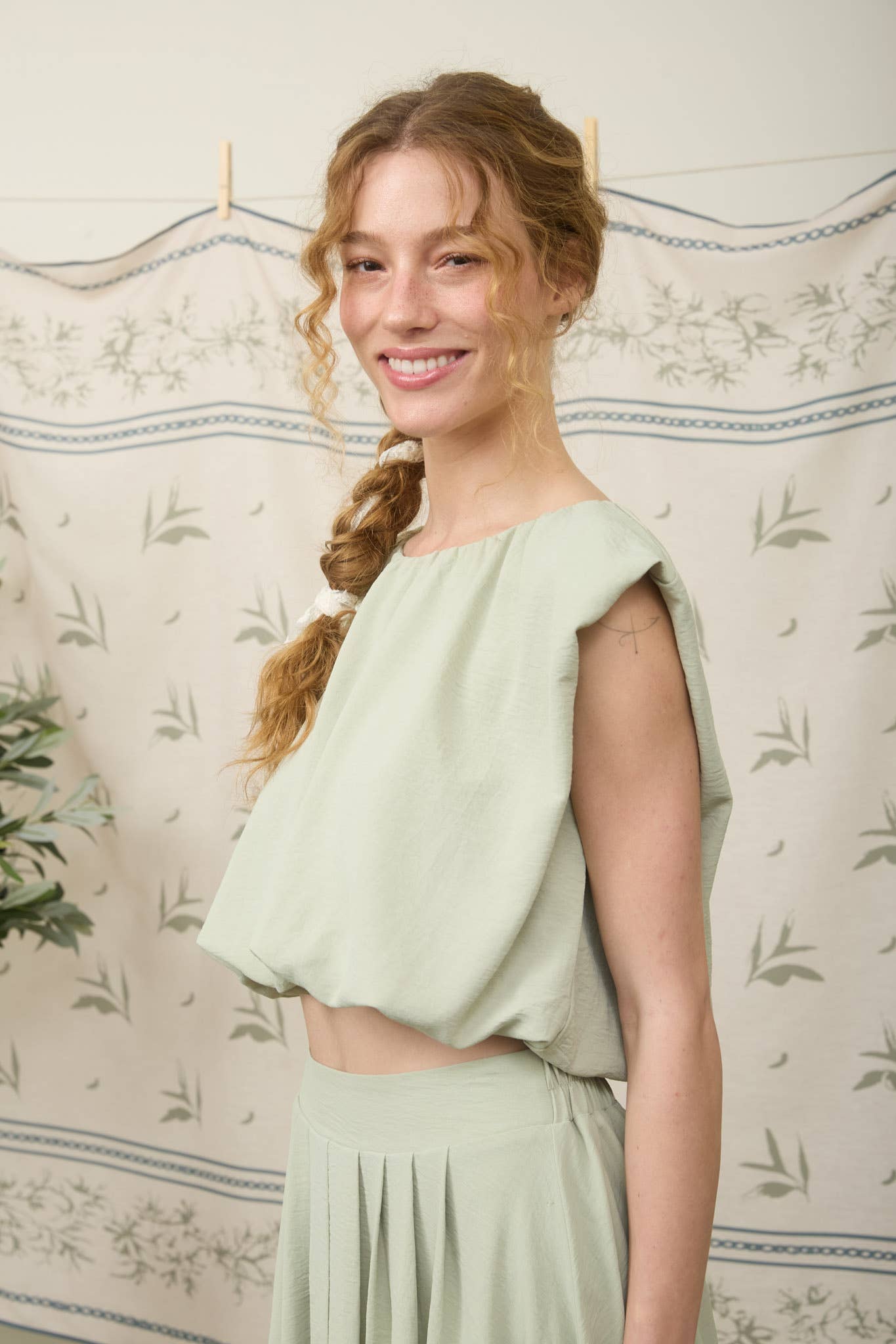 SLEEVELESS BALLOON CROP TOP - Proper