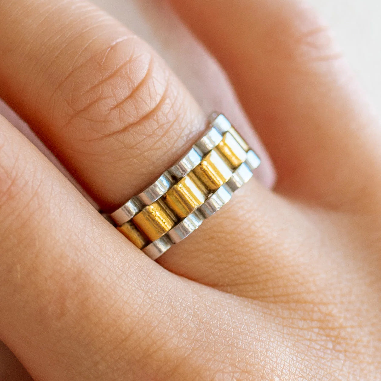 Lineage Ring