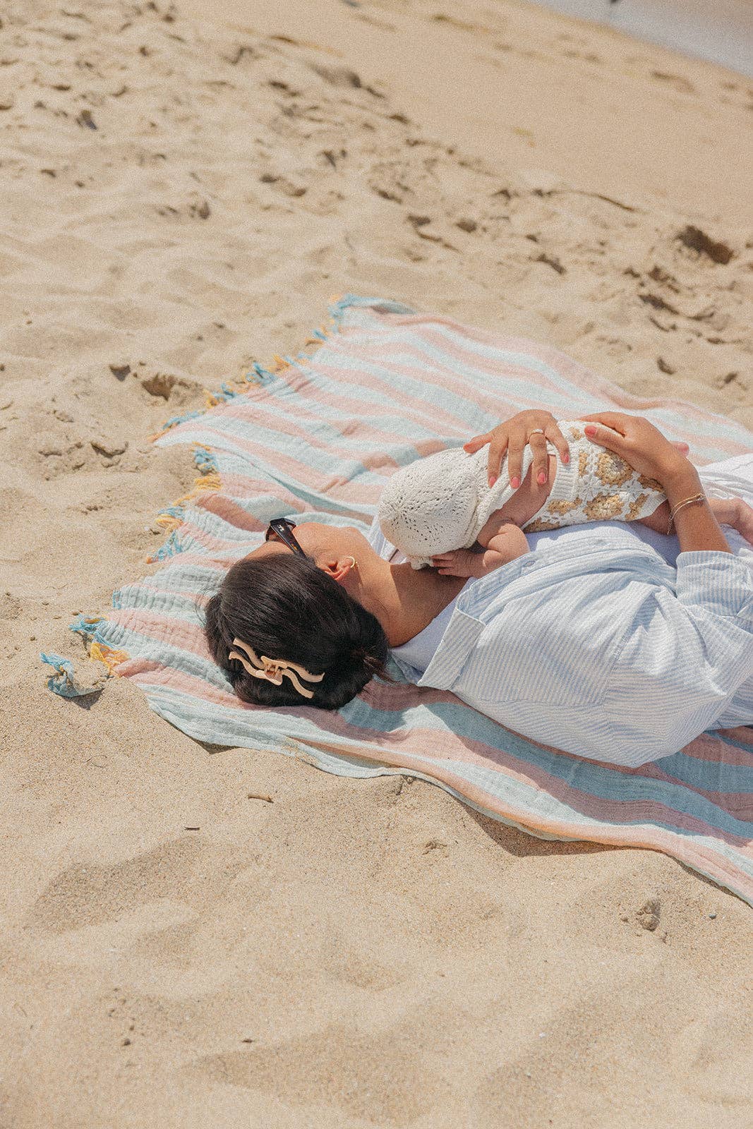 Kaxi Wavy Hold Everything Claw Clip - Proper