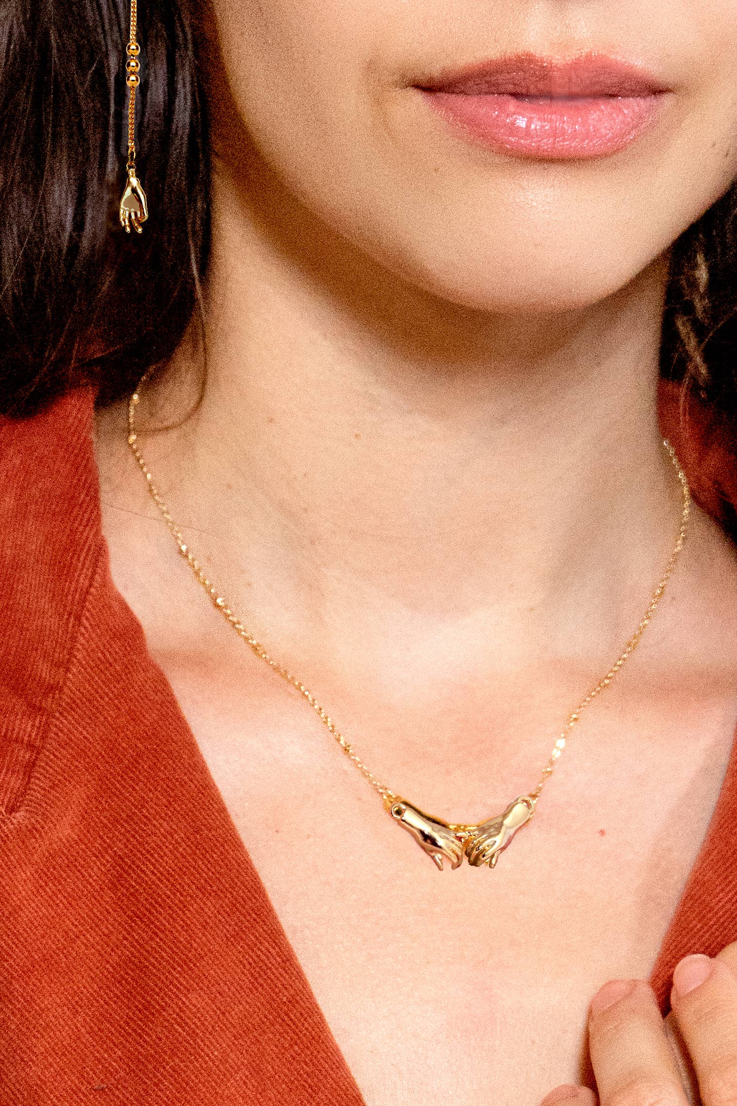 Hand Hold Necklace - Proper