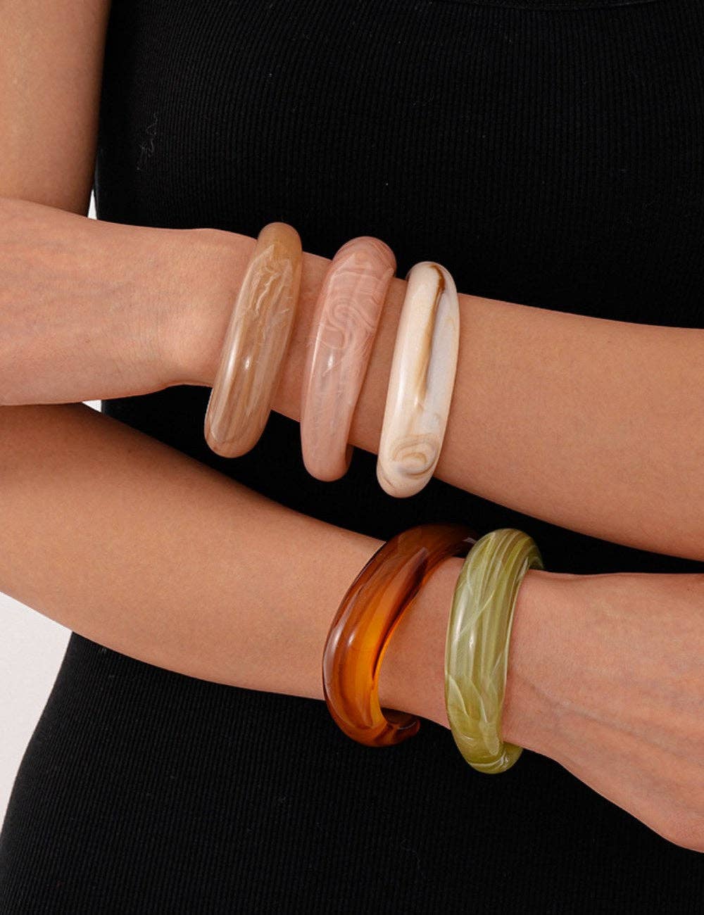 Vintage Smoothy Open Acrylic Bracelet DP25D628 - Proper
