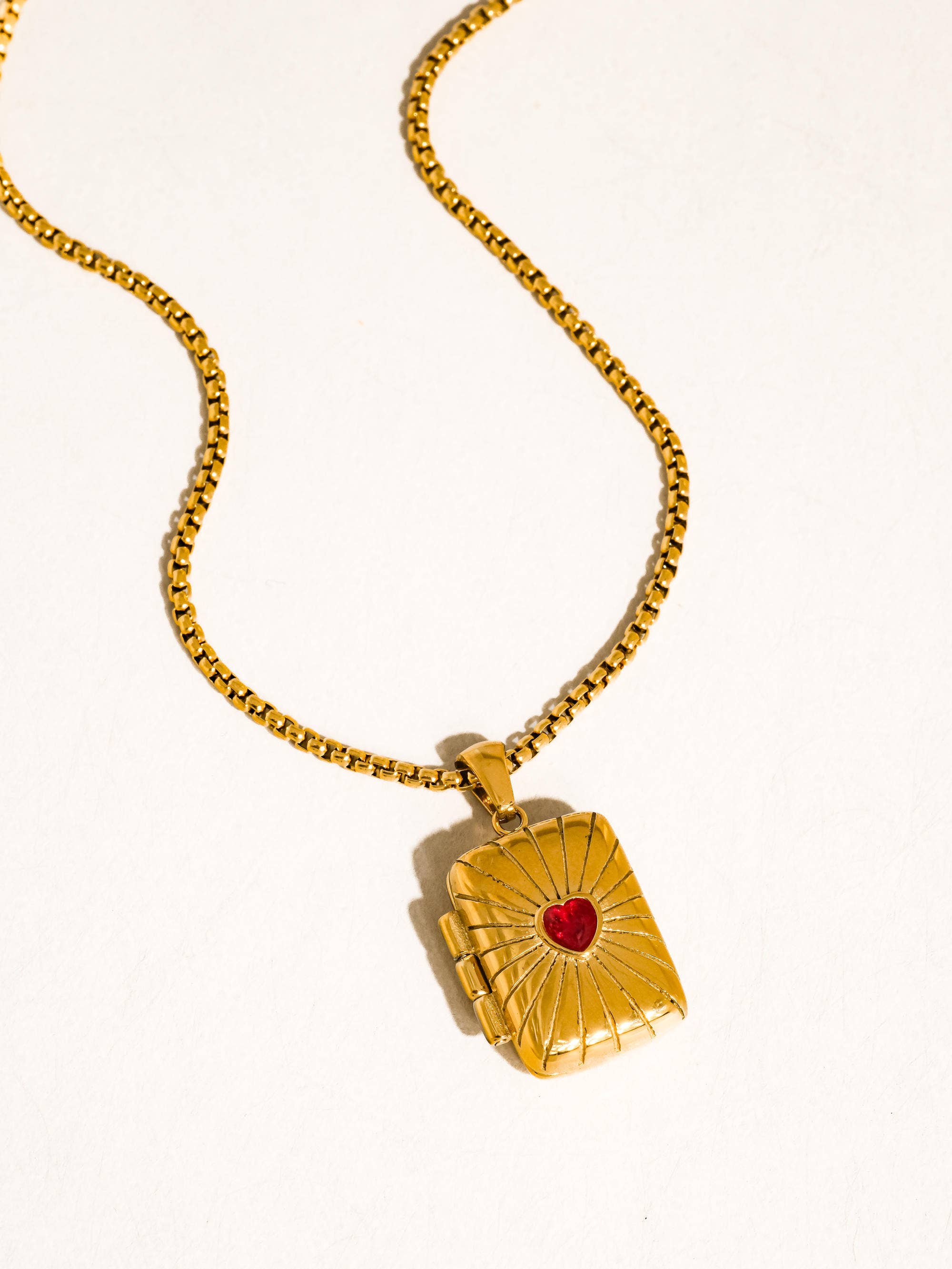 Lavande 18K Gold Non-Tarnish Heart Locket Pendant Necklace - Proper