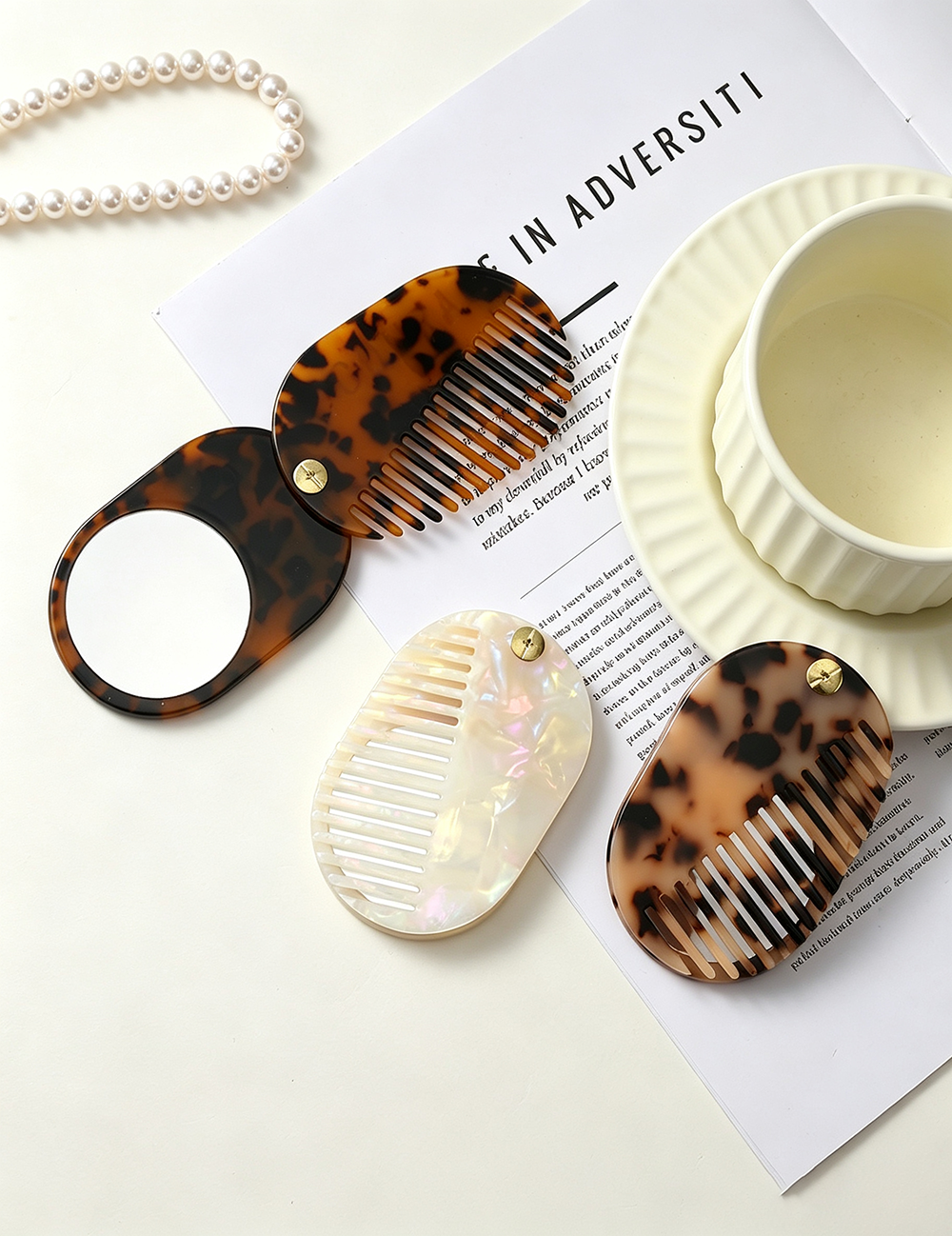 Oval Mirror + Comb
