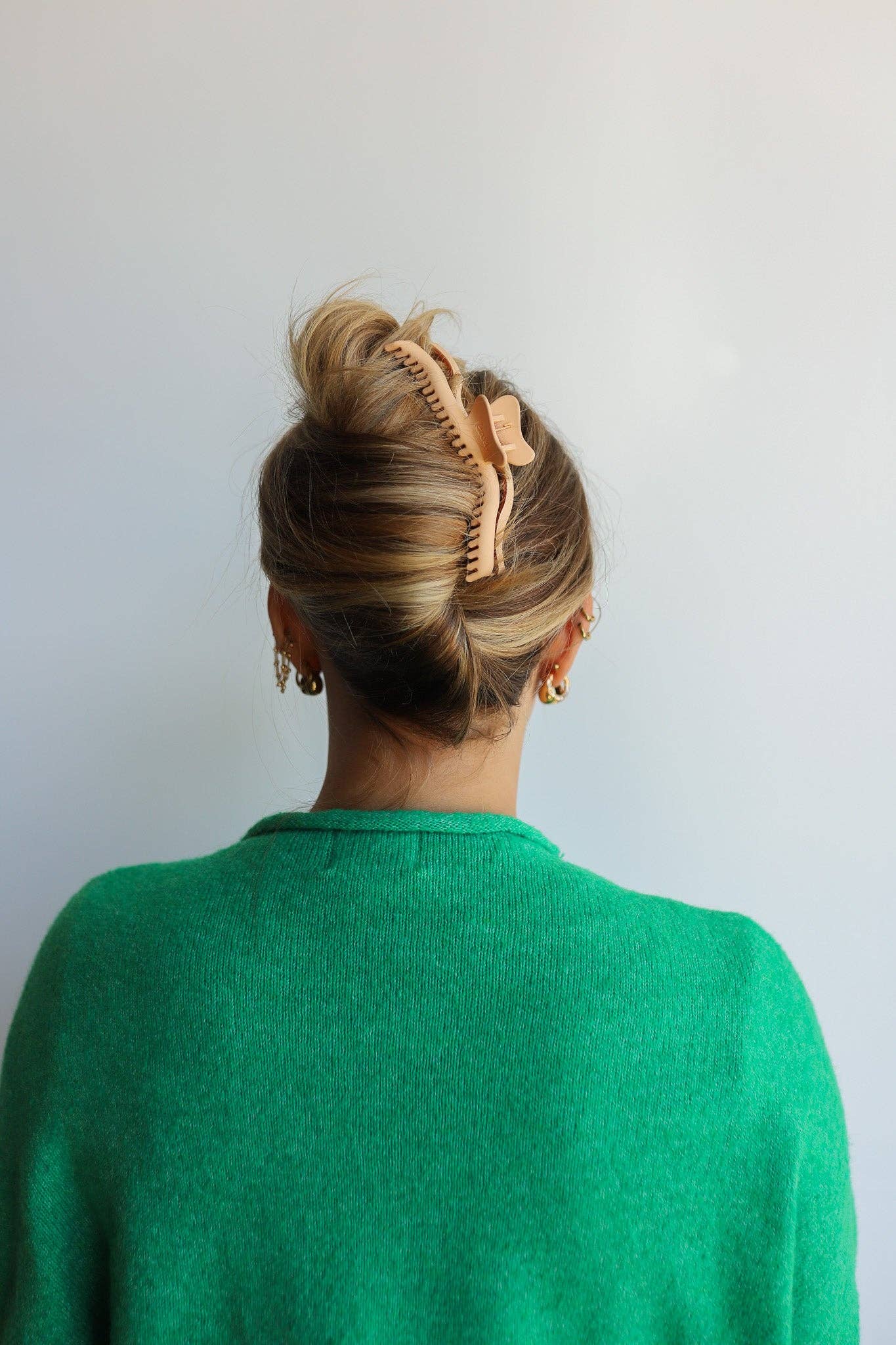 Kaxi Wavy Hold Everything Claw Clip - Proper