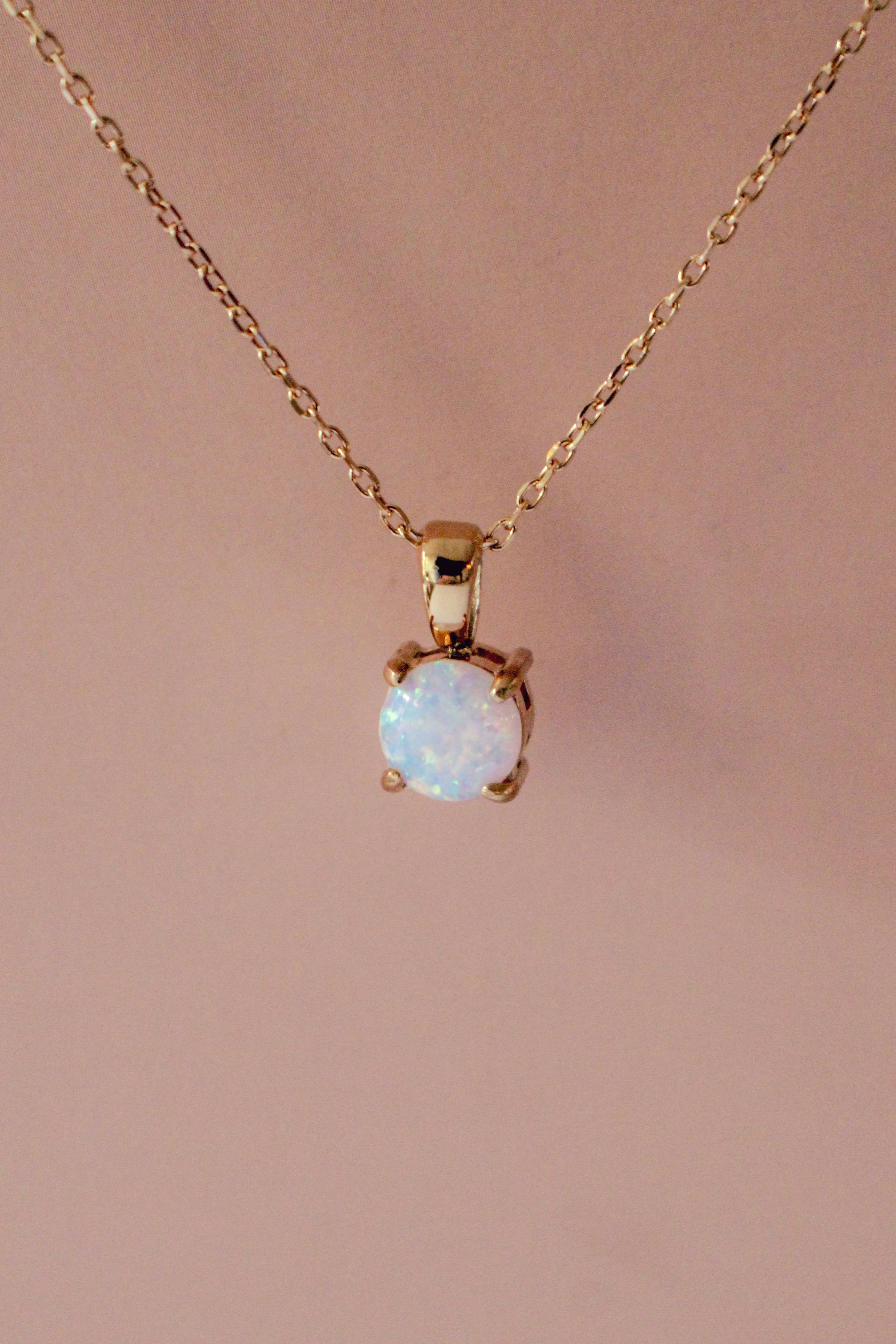 Saelli Necklace