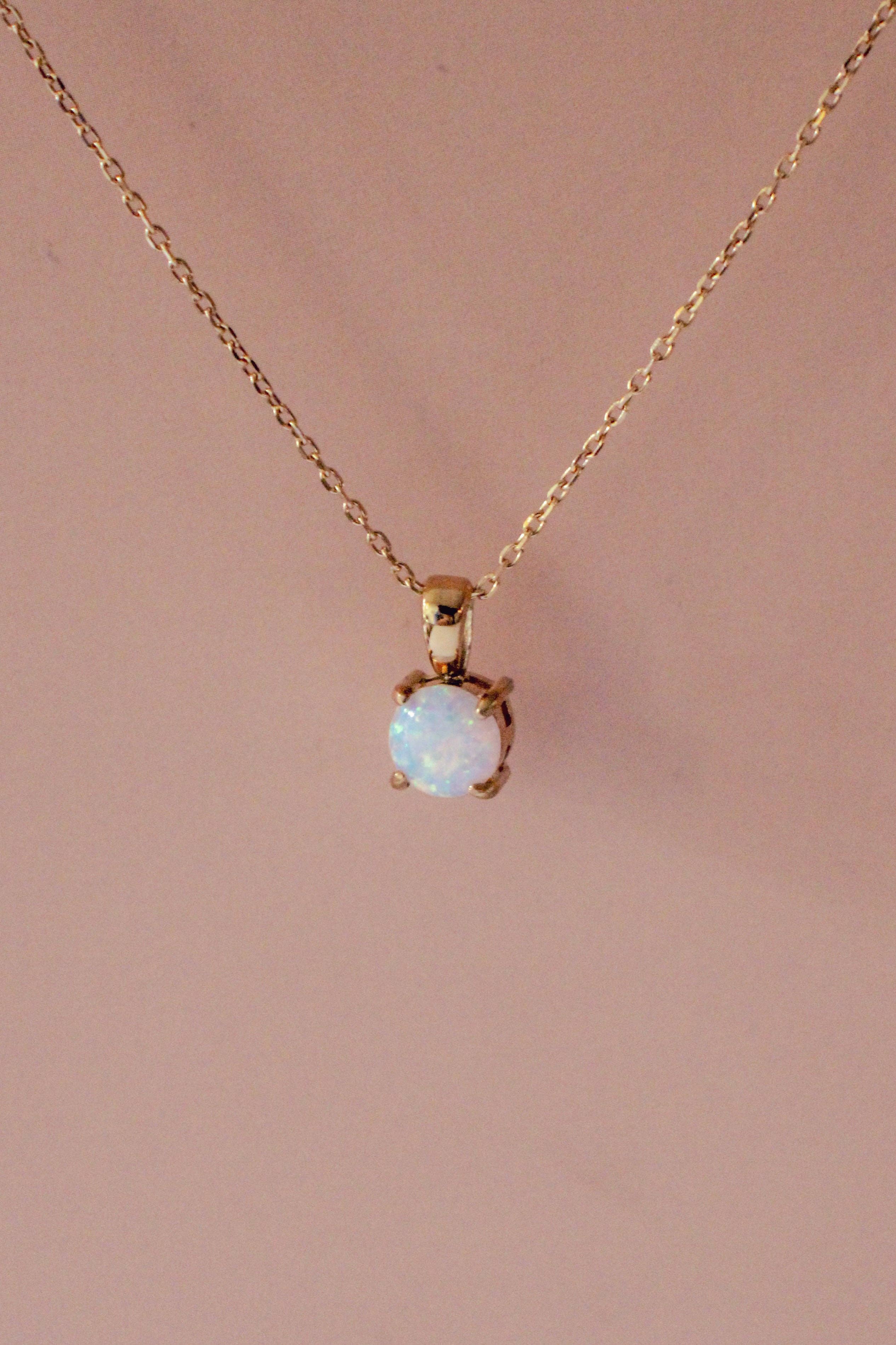 Saelli Necklace