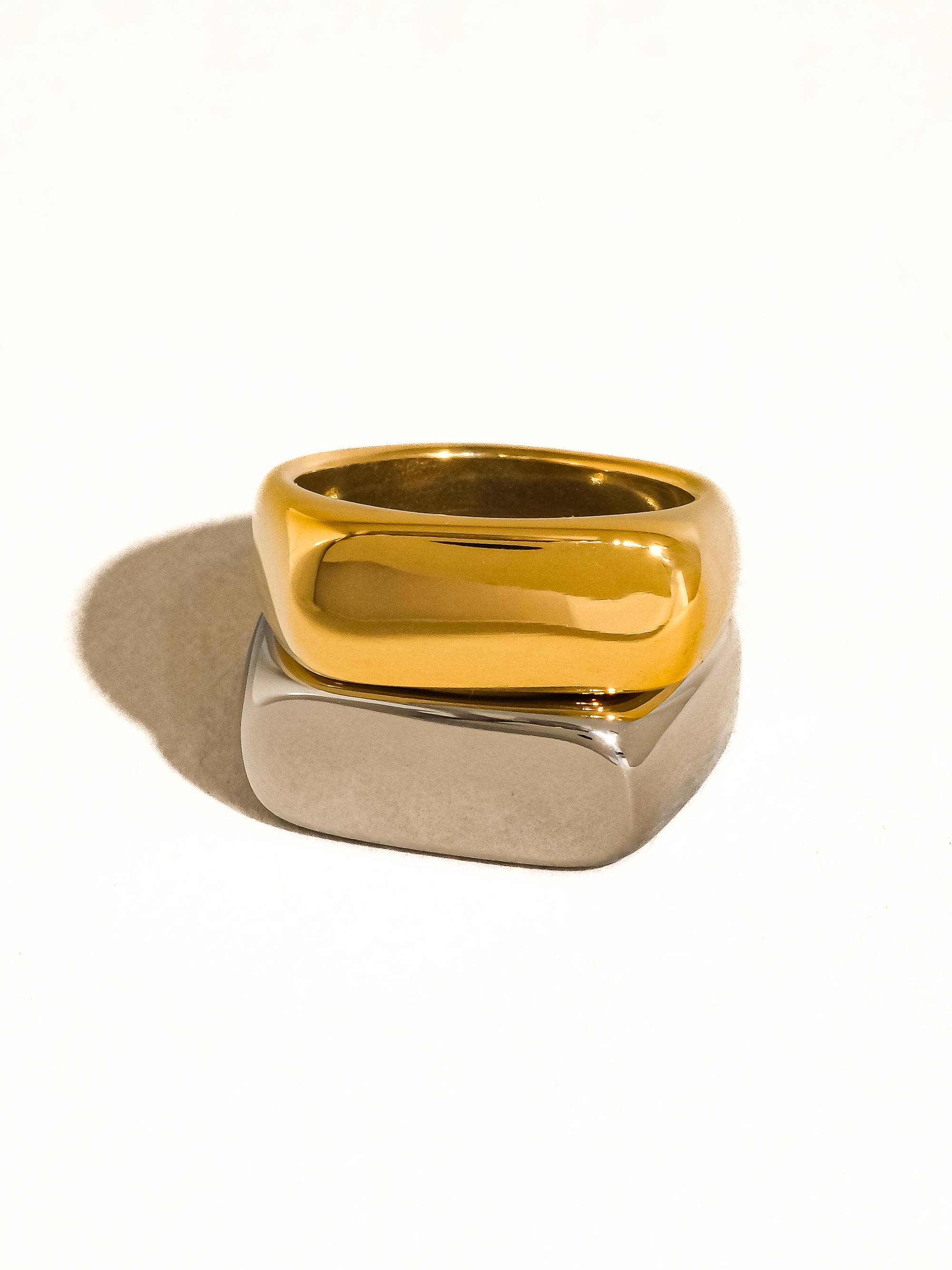Glayce Signet Ring