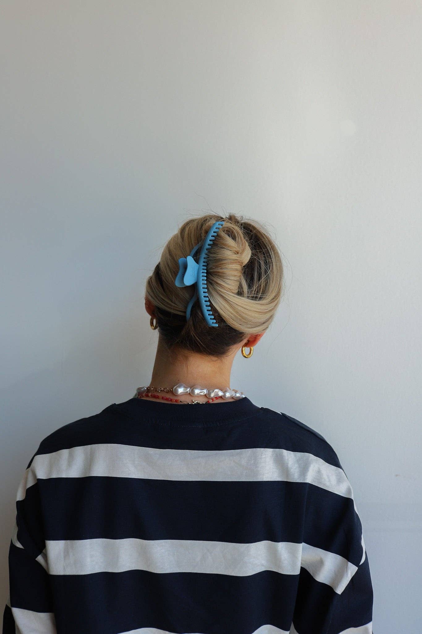 Kaxi Wavy Hold Everything Claw Clip - Proper