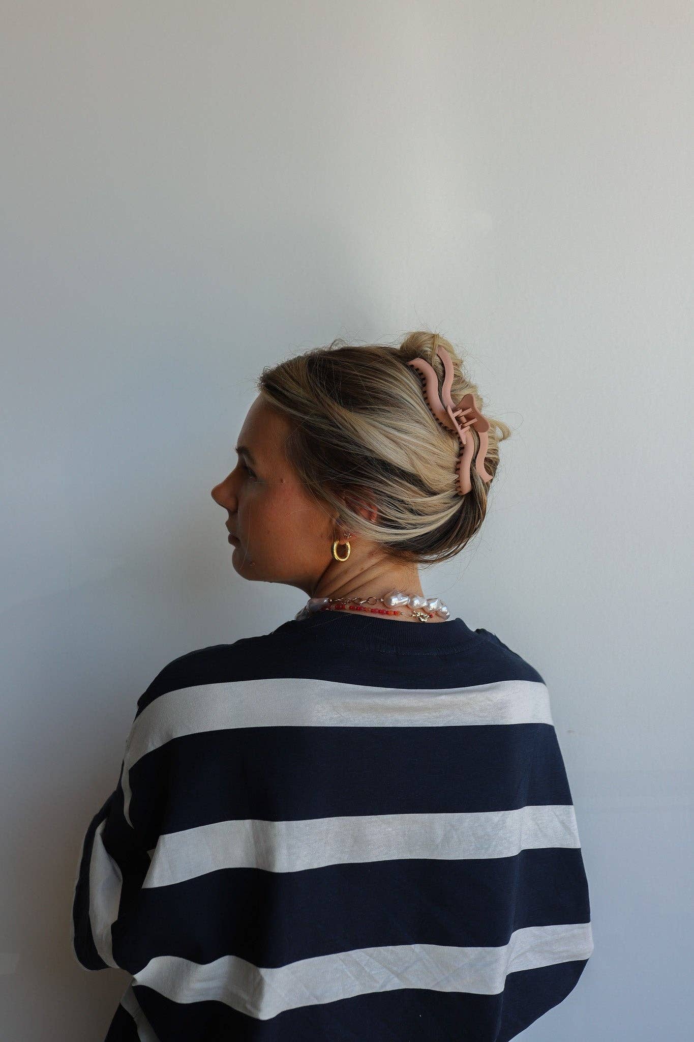 Kaxi Wavy Hold Everything Claw Clip - Proper