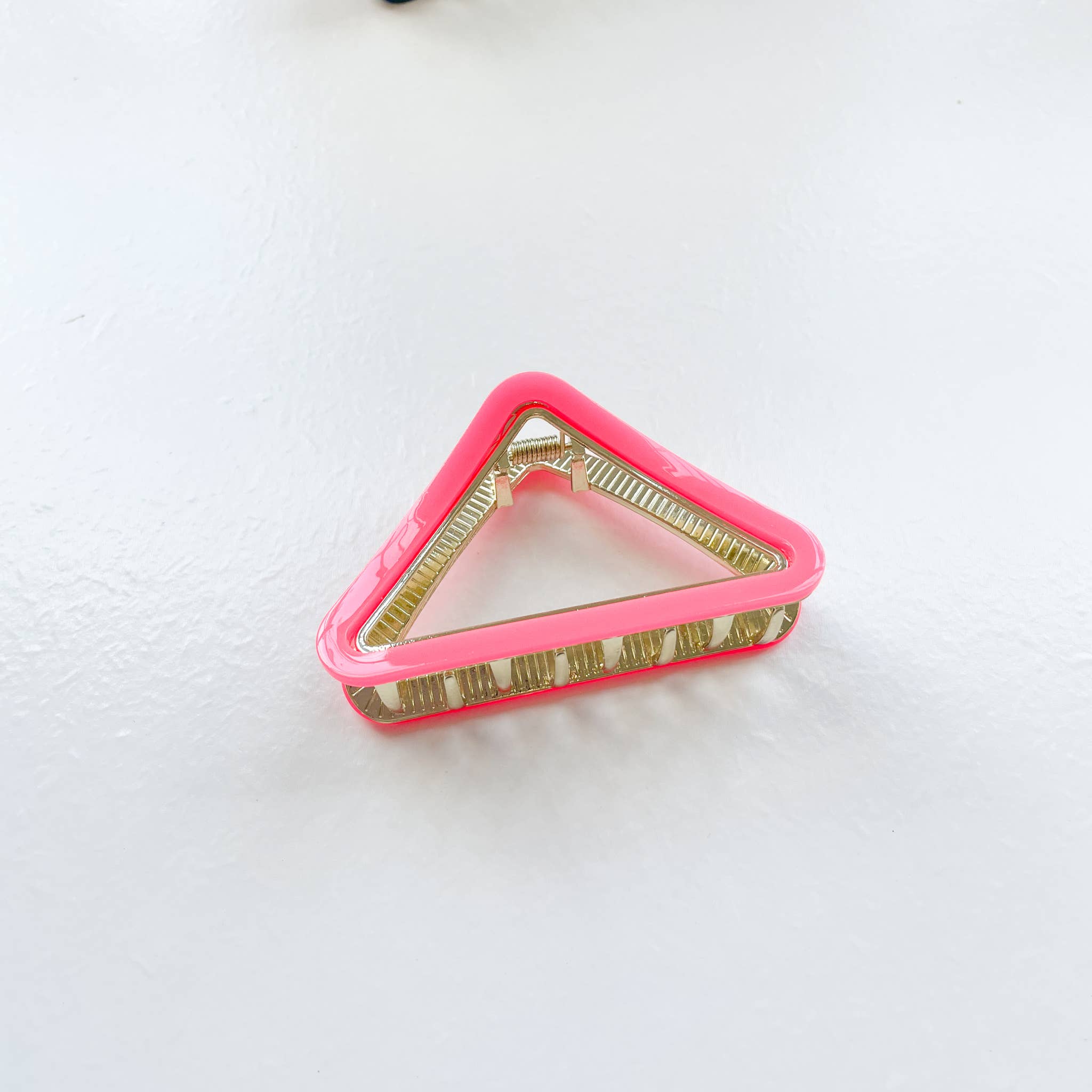 Amelie Medium Metal Triangle Claw Clip - Proper