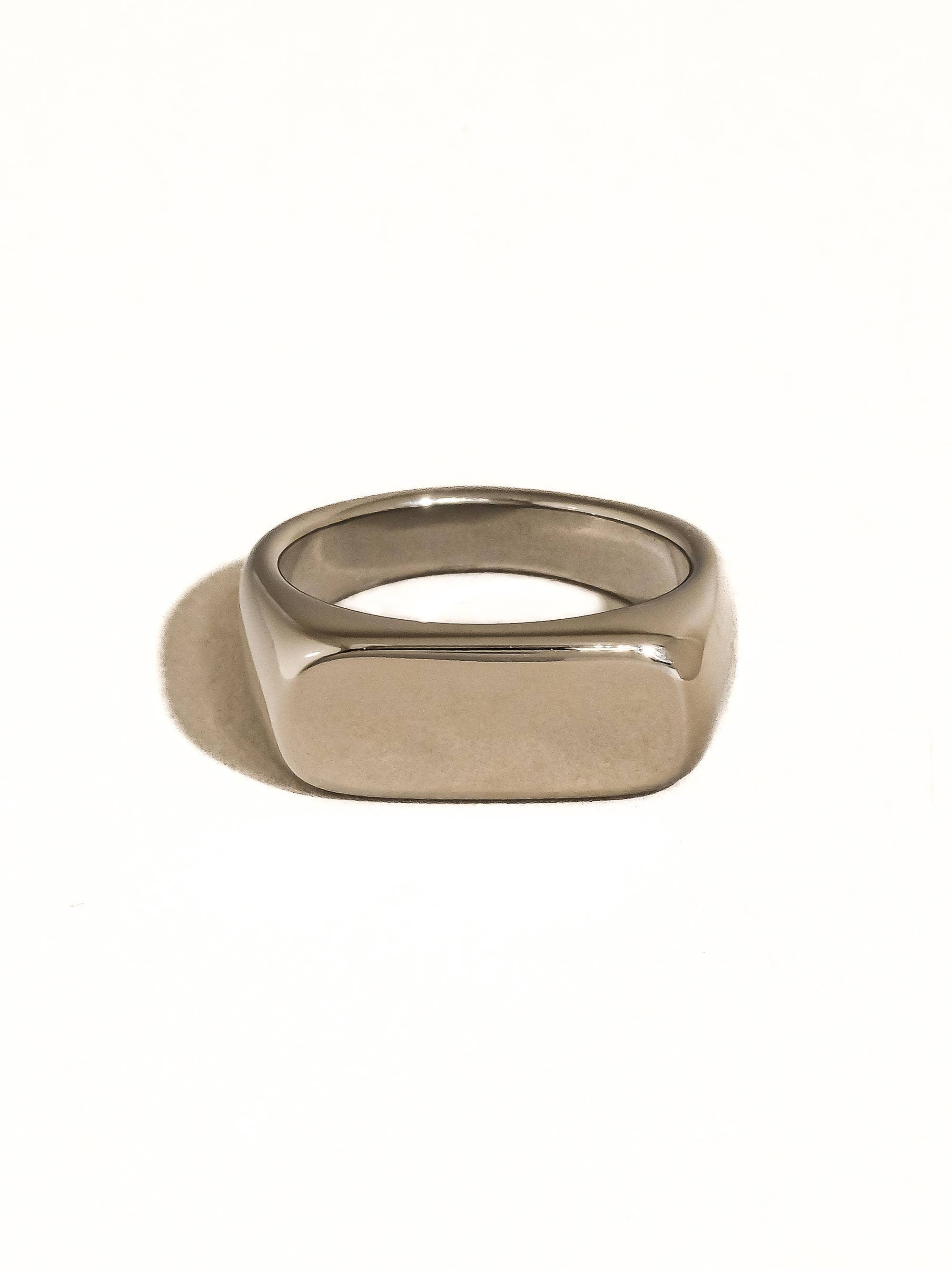 Glayce Signet Ring