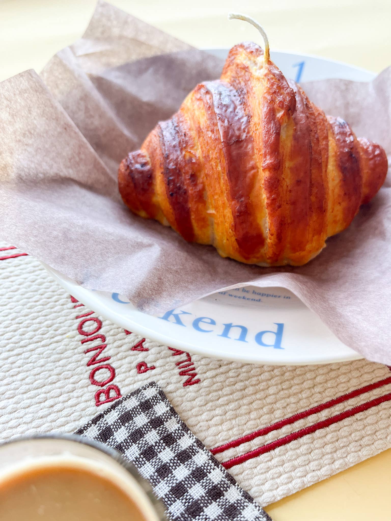 Le Grand Croissant Candle