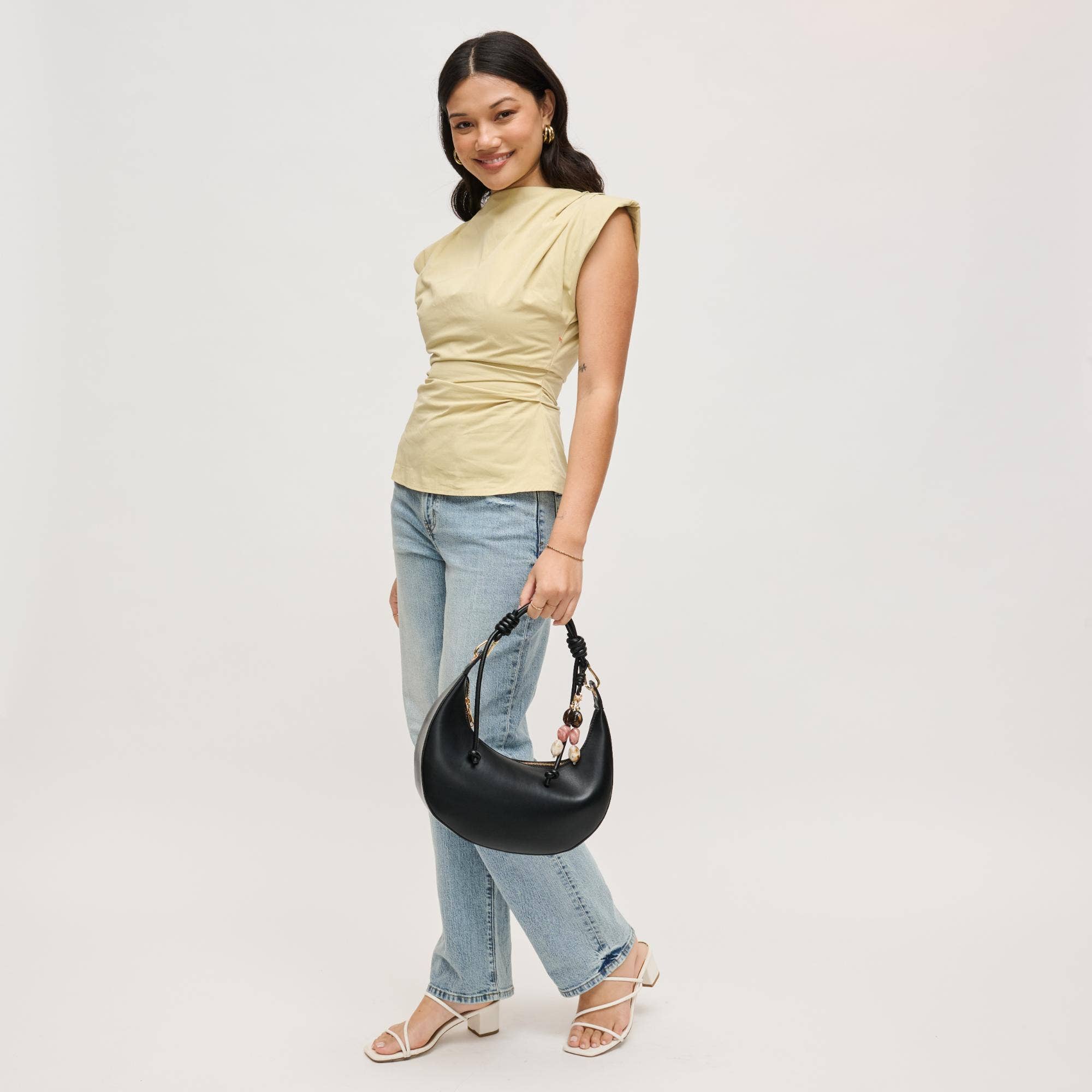 Emilia Hobo - Proper