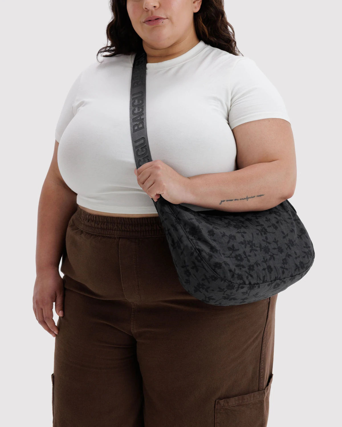 Baggu Medium Nylon Crescent Bag - Charcoal Ditsy Floral
