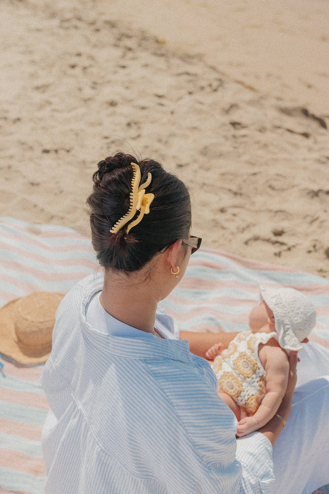 Kaxi Wavy Hold Everything Claw Clip - Proper