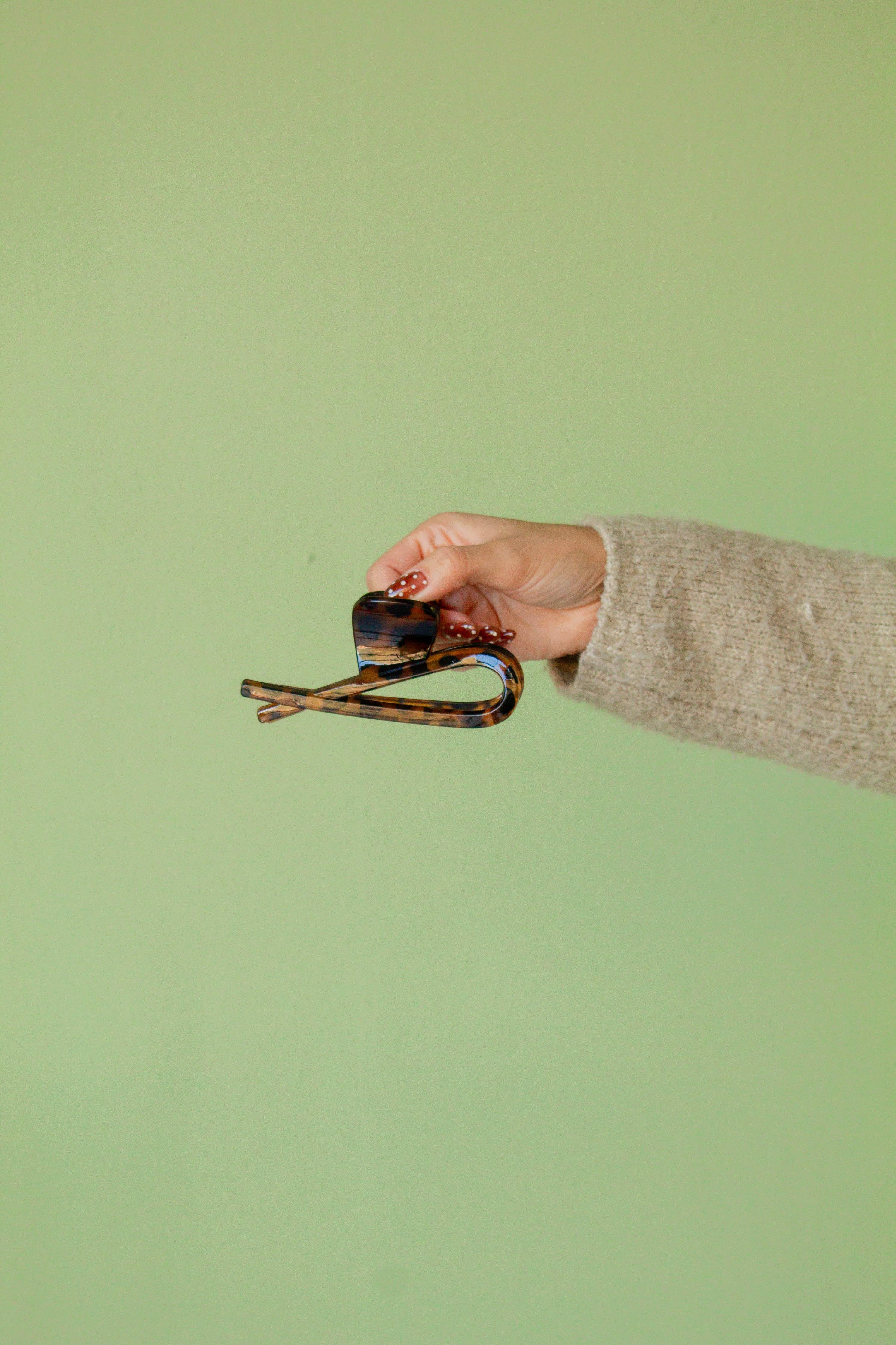 Wishbone Tortoise Claw Clip