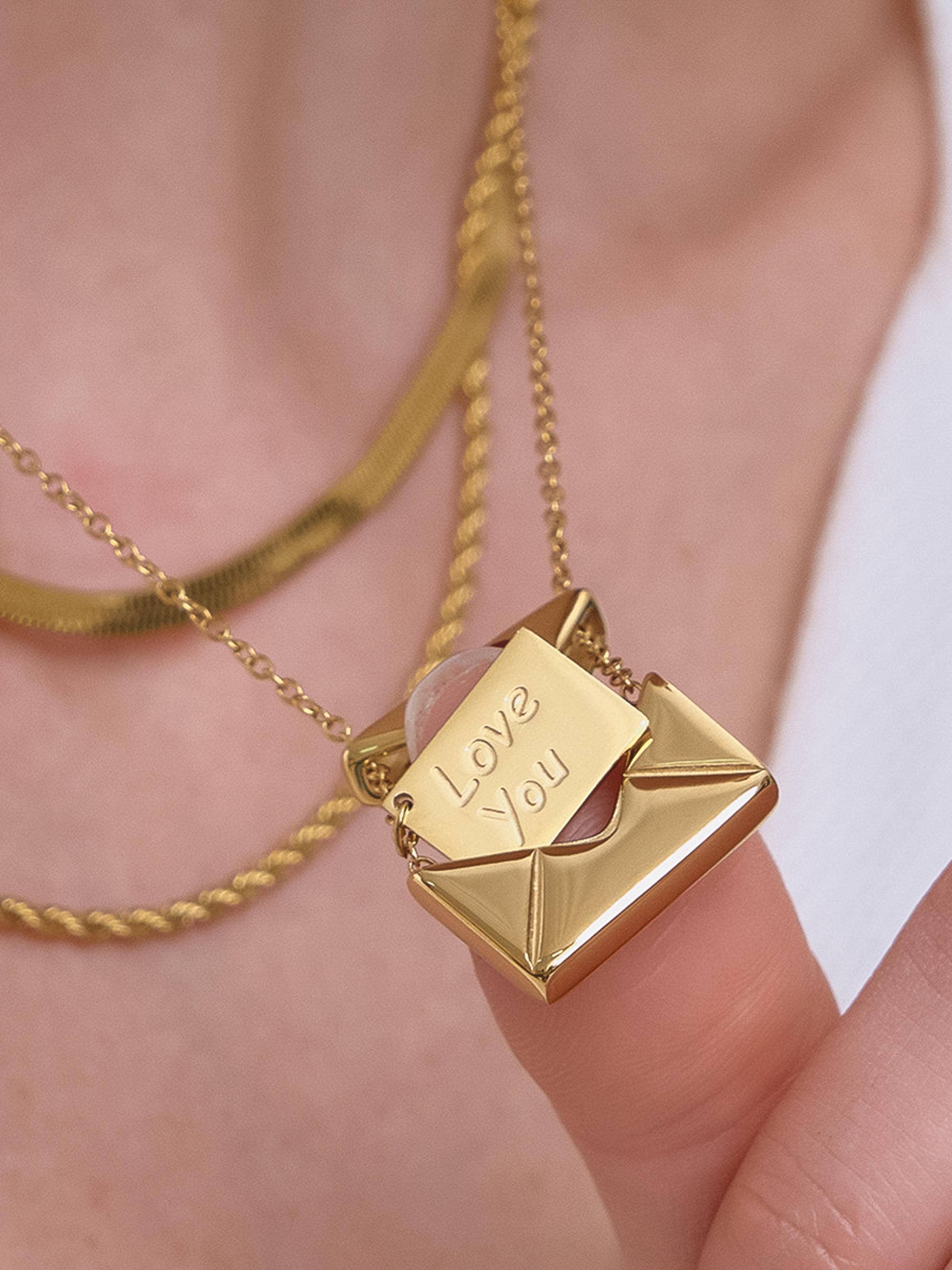 Letter 18K Gold Non-Tarnish Love Letter Heart Necklace - Proper
