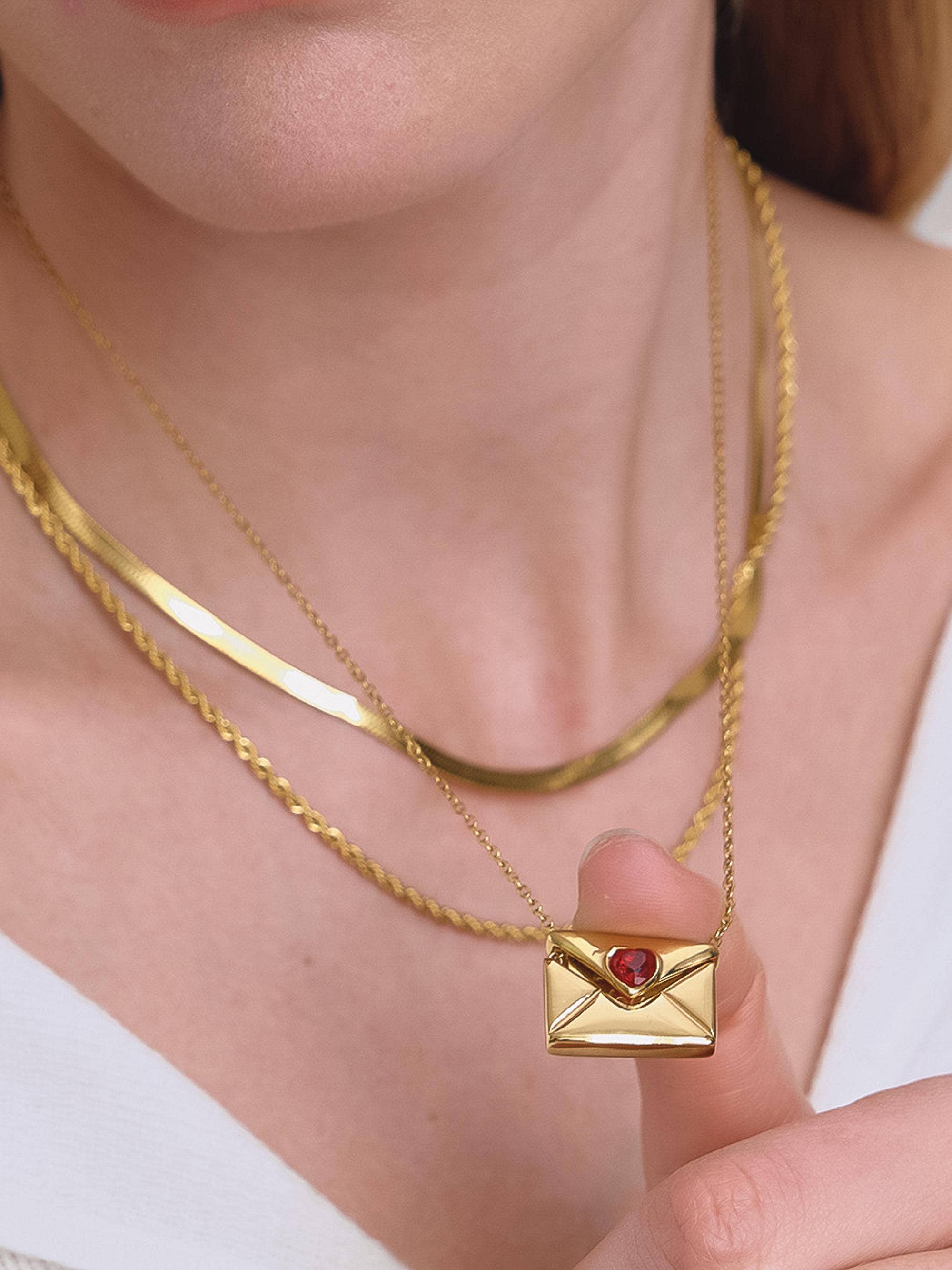Letter 18K Gold Non-Tarnish Love Letter Heart Necklace - Proper
