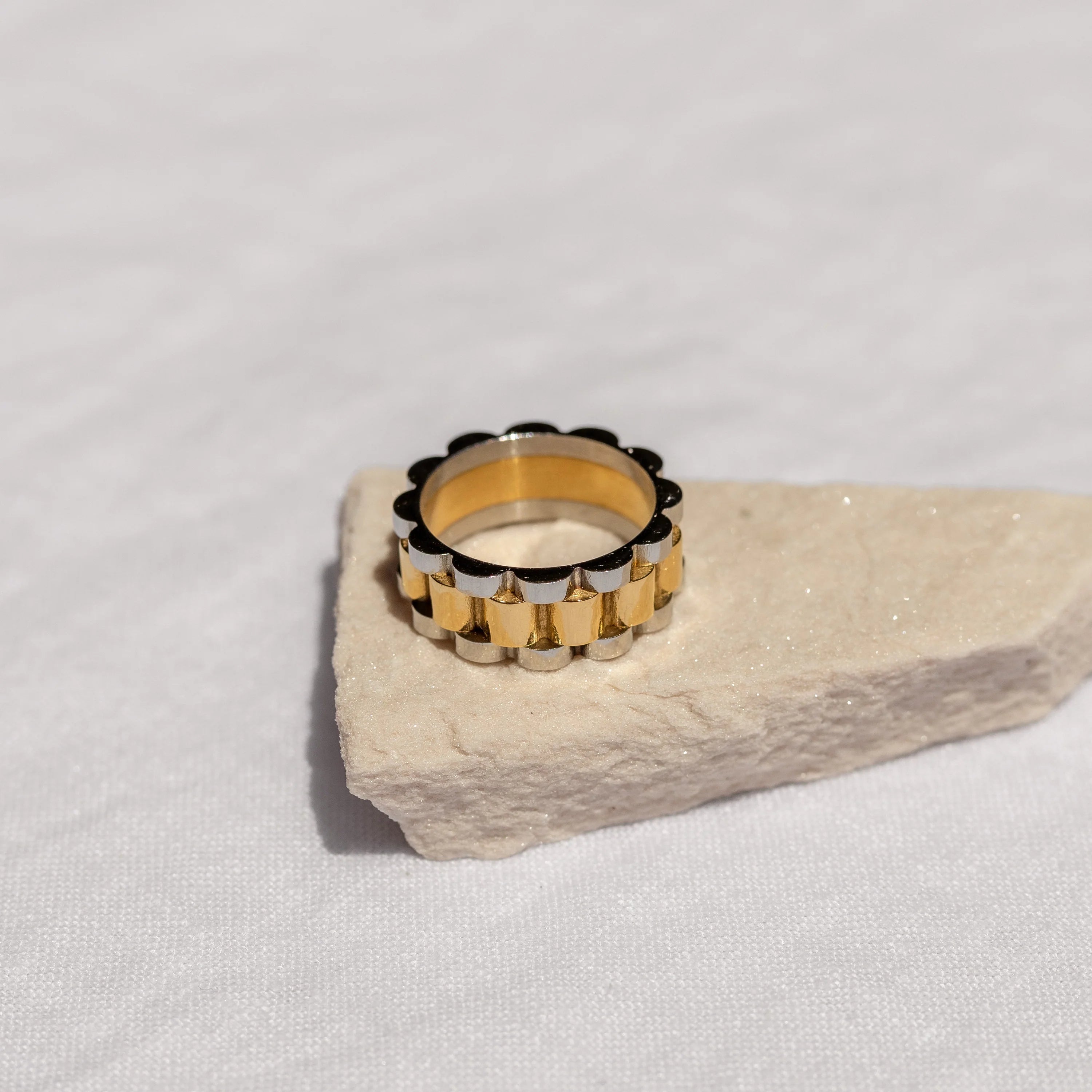 Lineage Ring
