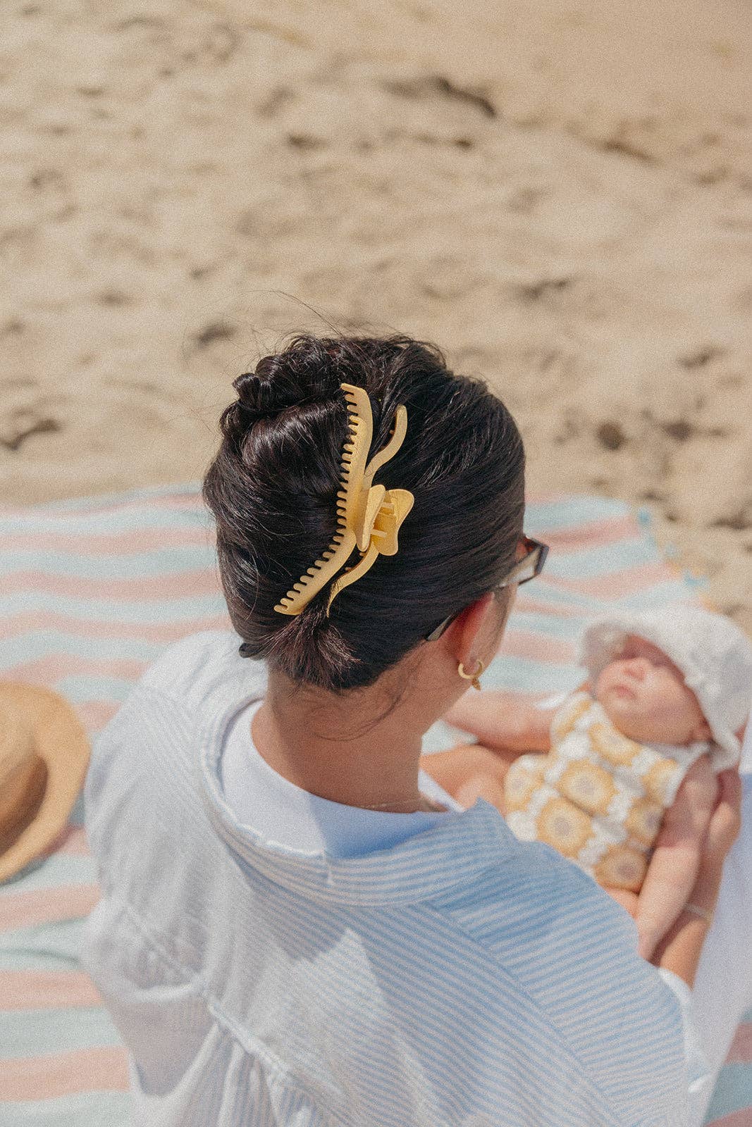 Kaxi Wavy Hold Everything Claw Clip - Proper