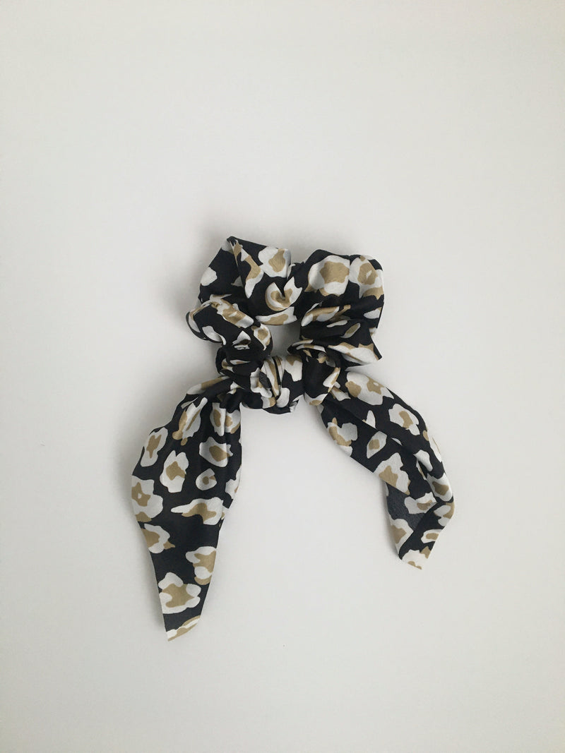 Contrast Leopard Scrunchie - Proper